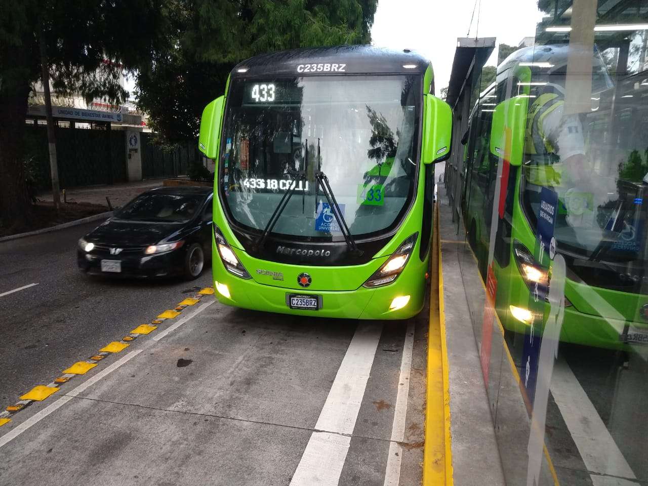 Ataques en vías principales obligan a suspender estaciones del Transmetro en la capital
