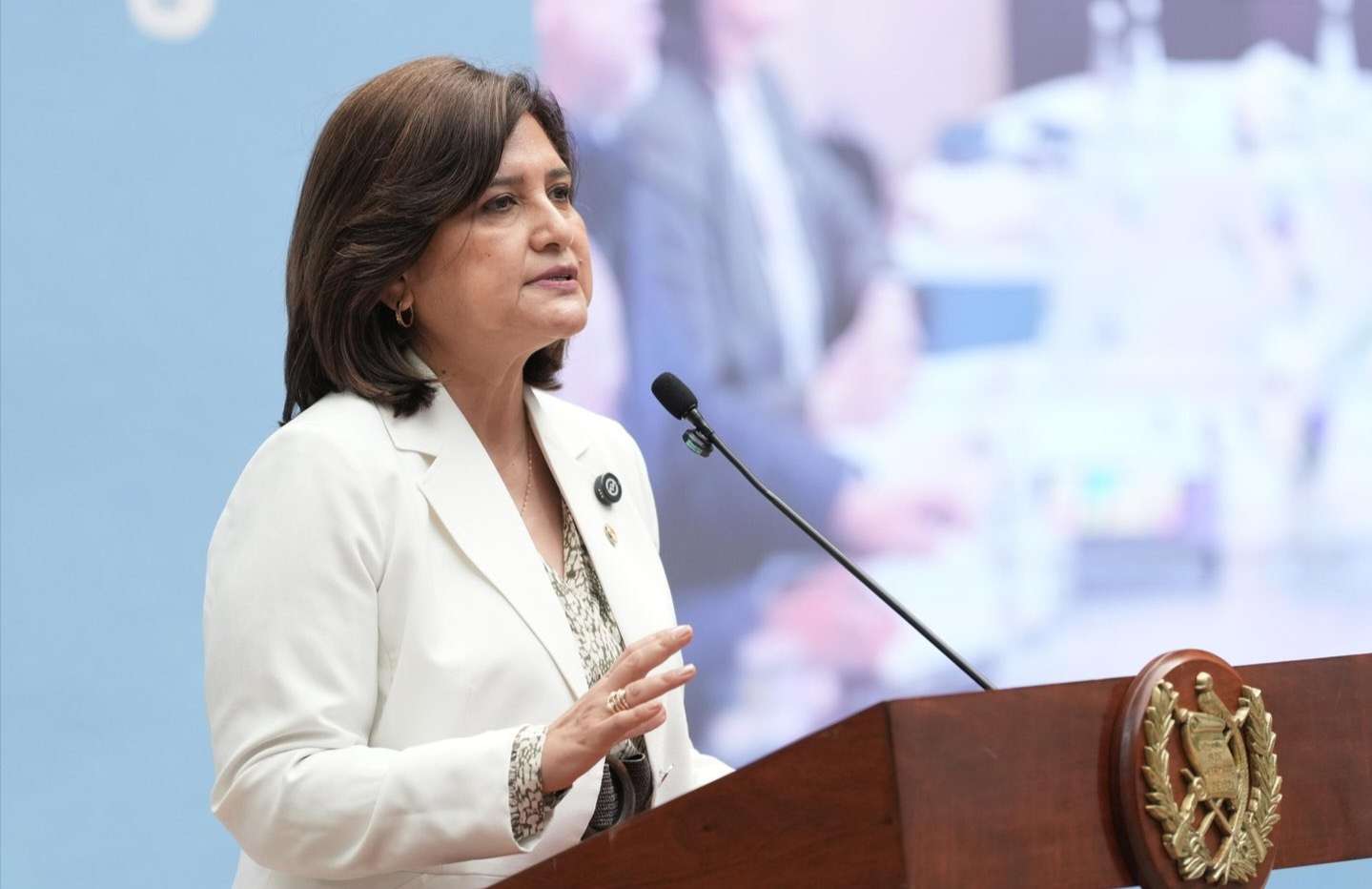 Karin Herrera: «Constitucionalmente, no es viable reducir mi salario»