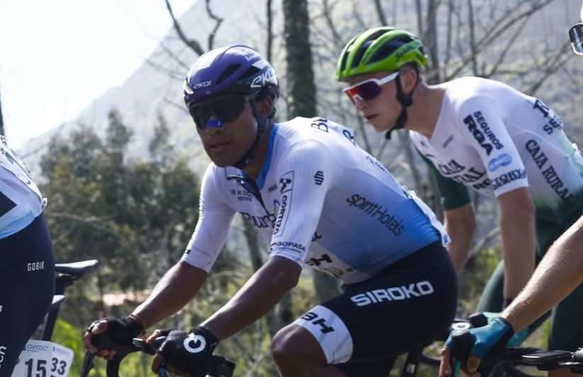 Sergio Chumil destaca en primera etapa de la Vuelta a Asturias