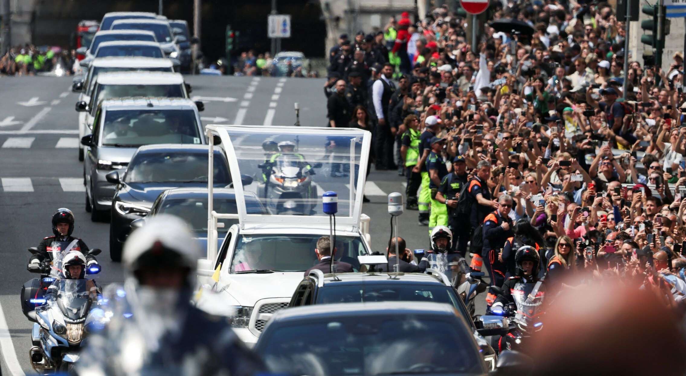EN IMÁGENES | Roma brinda a Francisco un adiós multitudinario en su último viaje