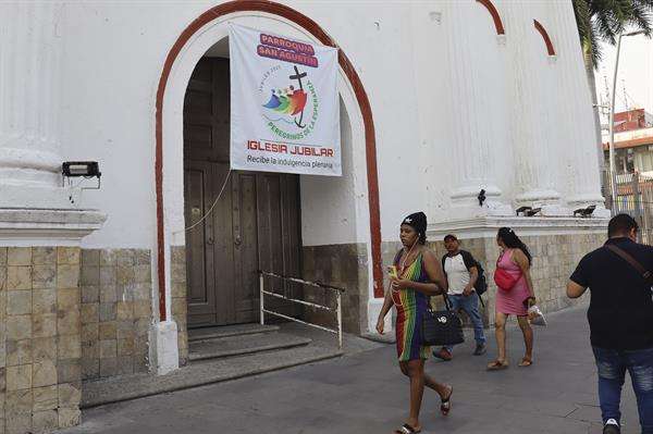 Migrantes suspenden tránsito a EE.UU. y viacrucis