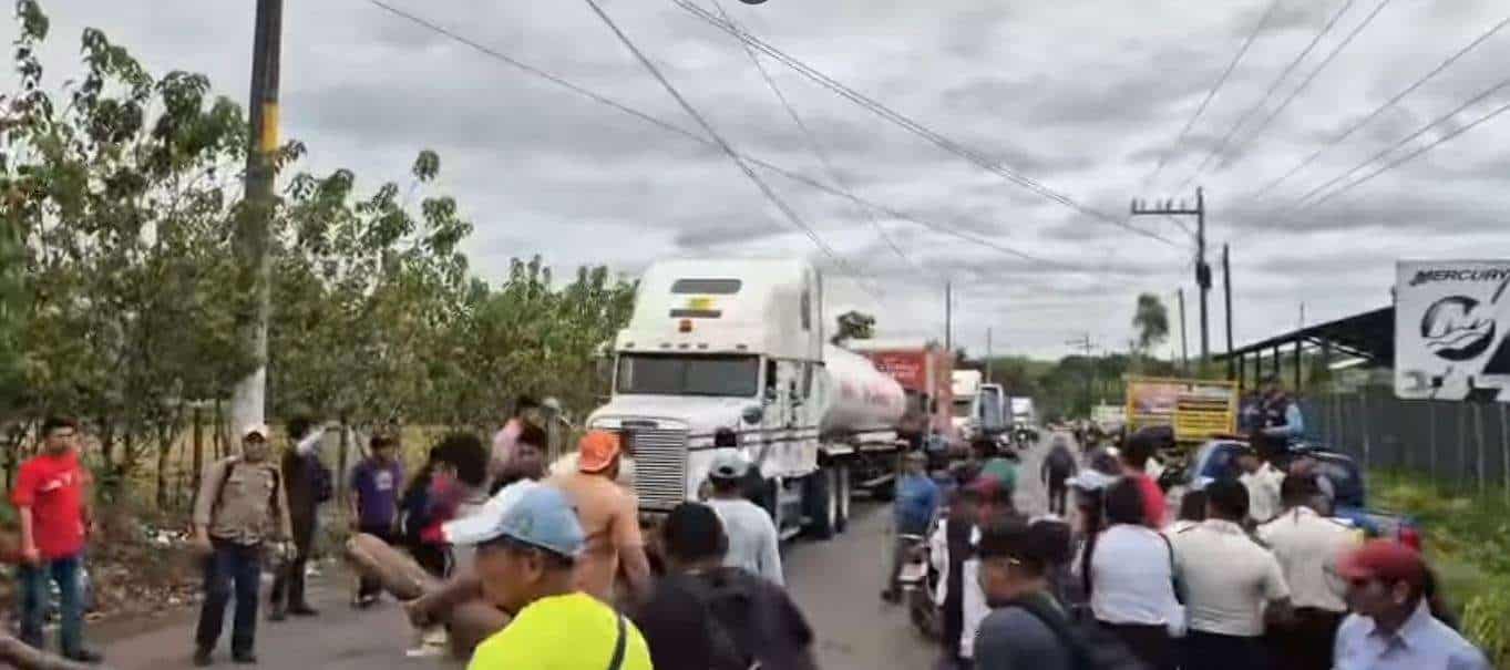 Desde el 7 de abril, el km 279 de la ruta CA-13 sigue bloqueado por manifestantes