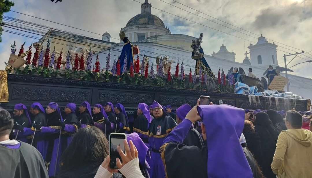 Católicos renuevan su fe: recorridos procesionales de este Viernes Santo en el Centro Histórico