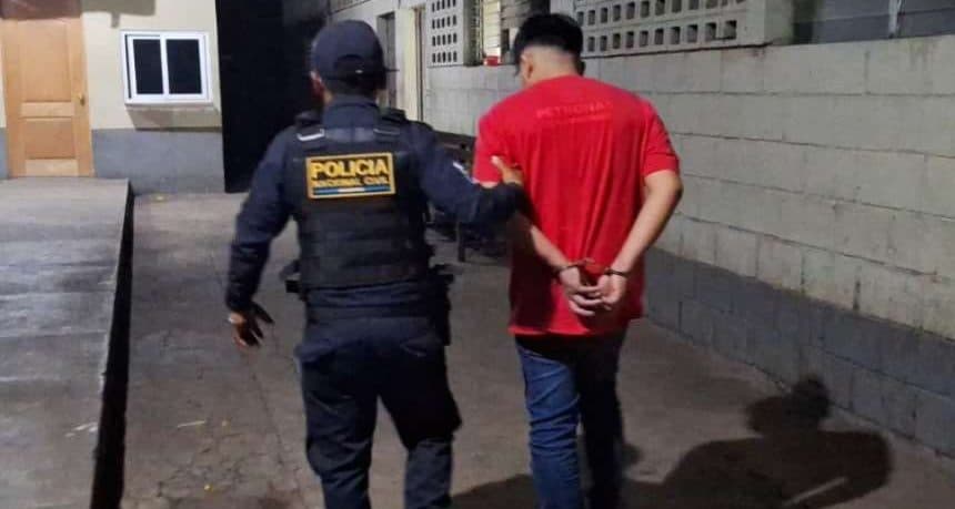EN FOTOS | Intentó atropellar a policías para huir, pero terminó capturado