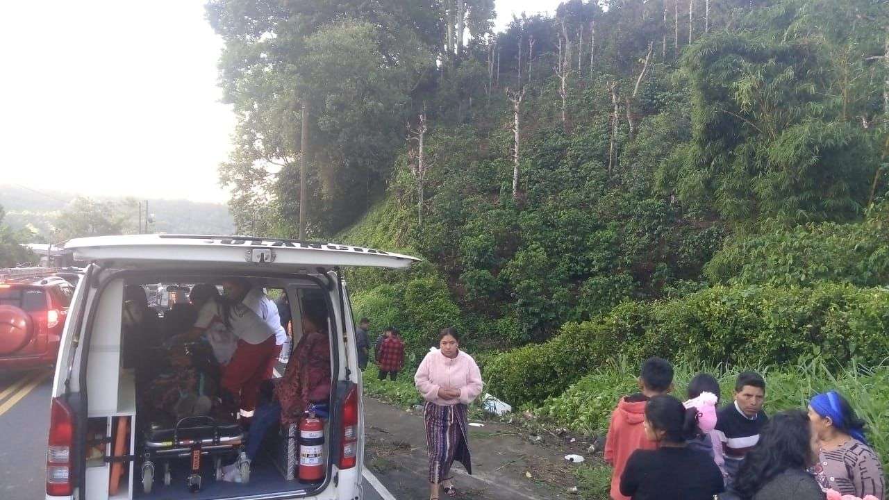 Tragedia en la carretera: dos niñas entre los heridos de accidente en Retalhuleu