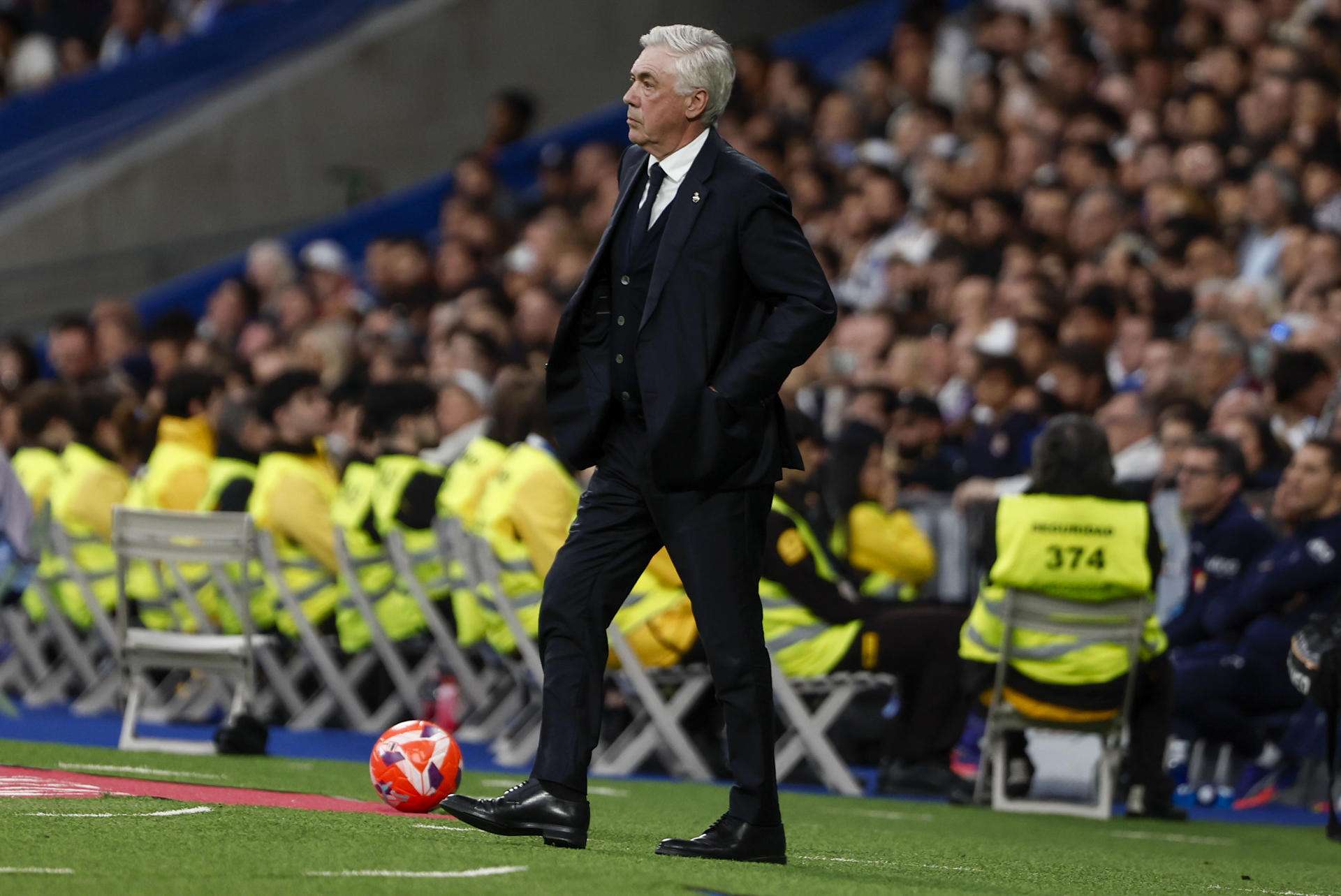 Ancelotti no estará en el banquillo ante Alavés por sanción