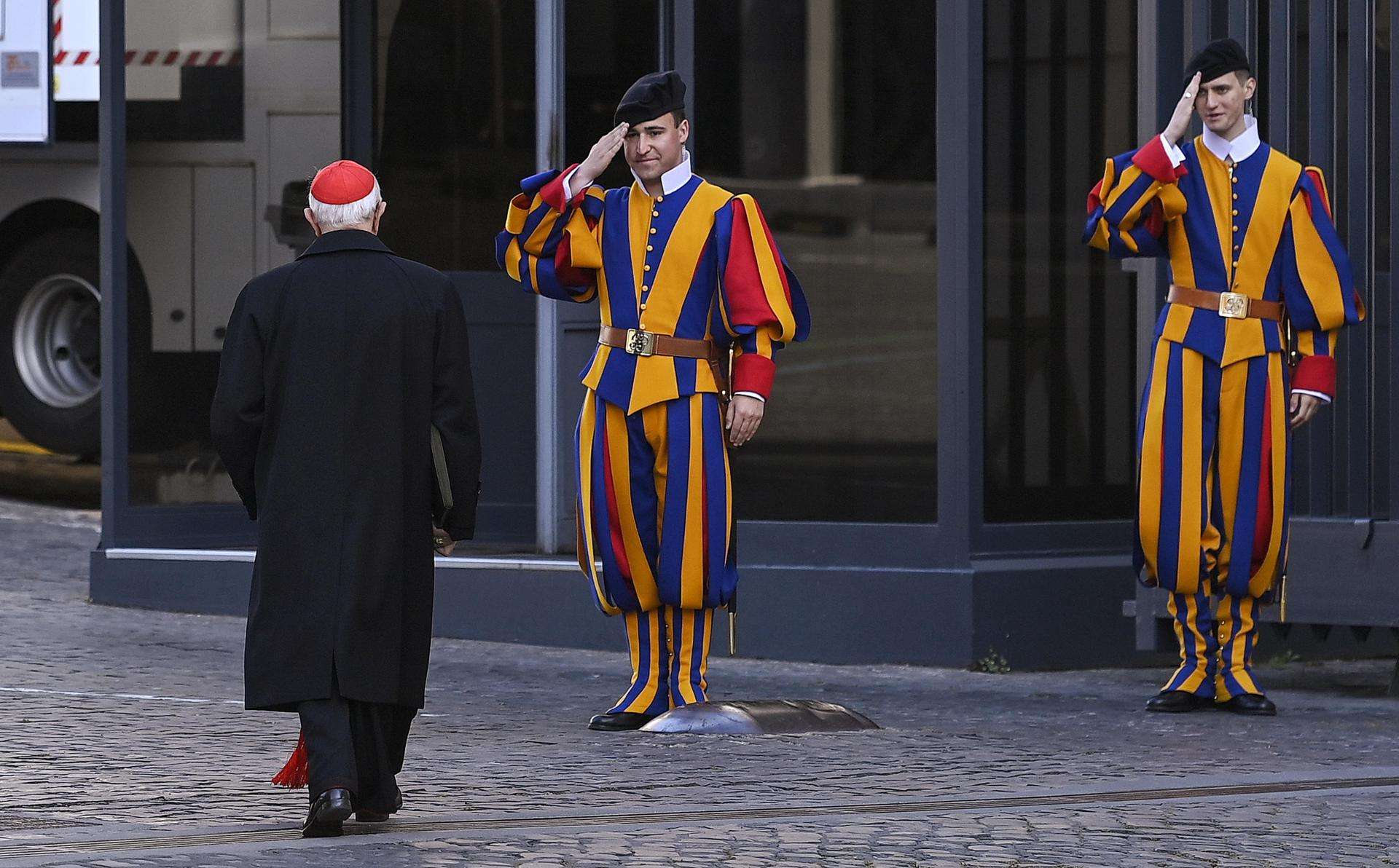 Unos 60 purpurados participaron en la primera congregación de cardenales Papa Francisco