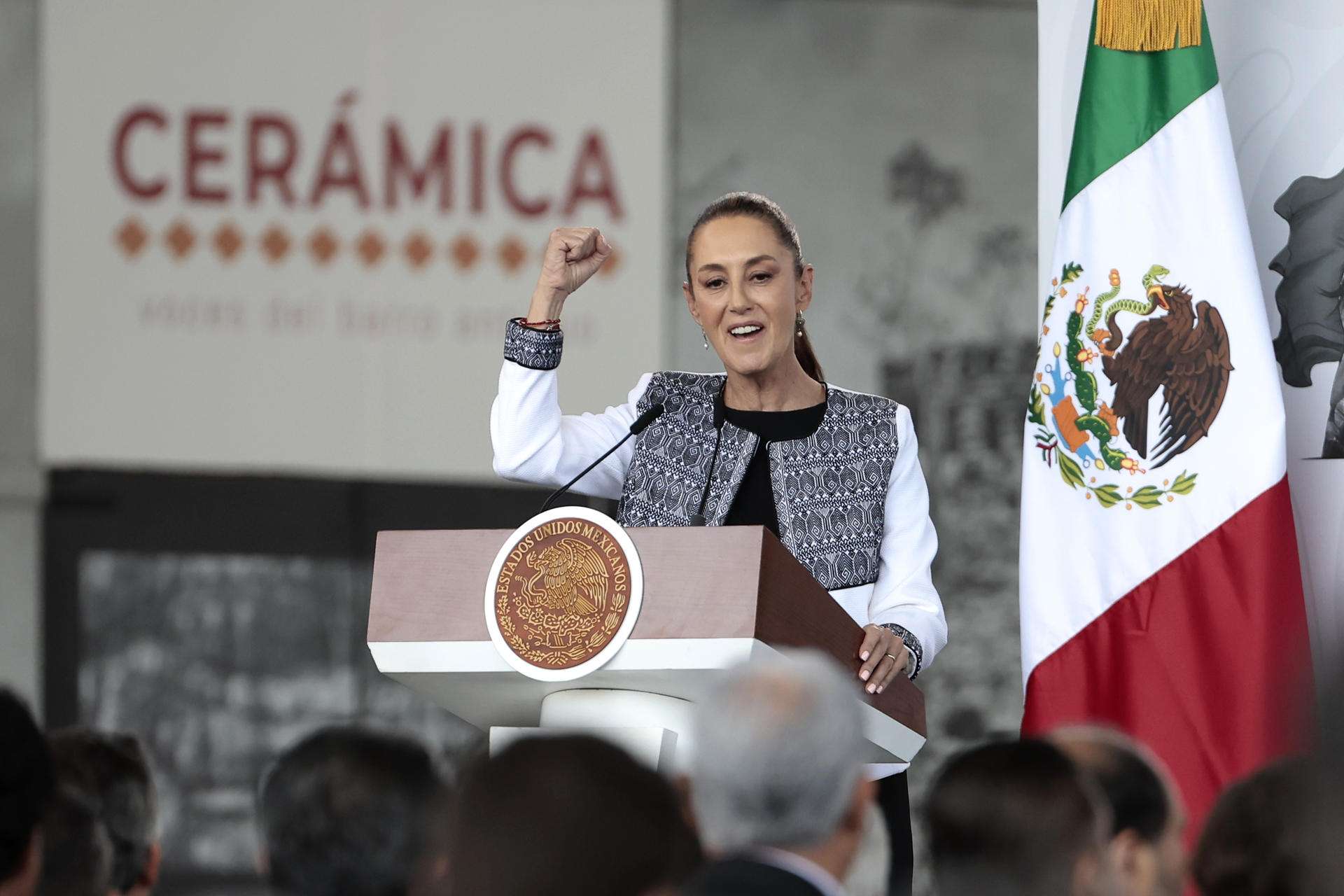 México responde a aranceles de Trump con un plan de 18 puntos para la industria nacional