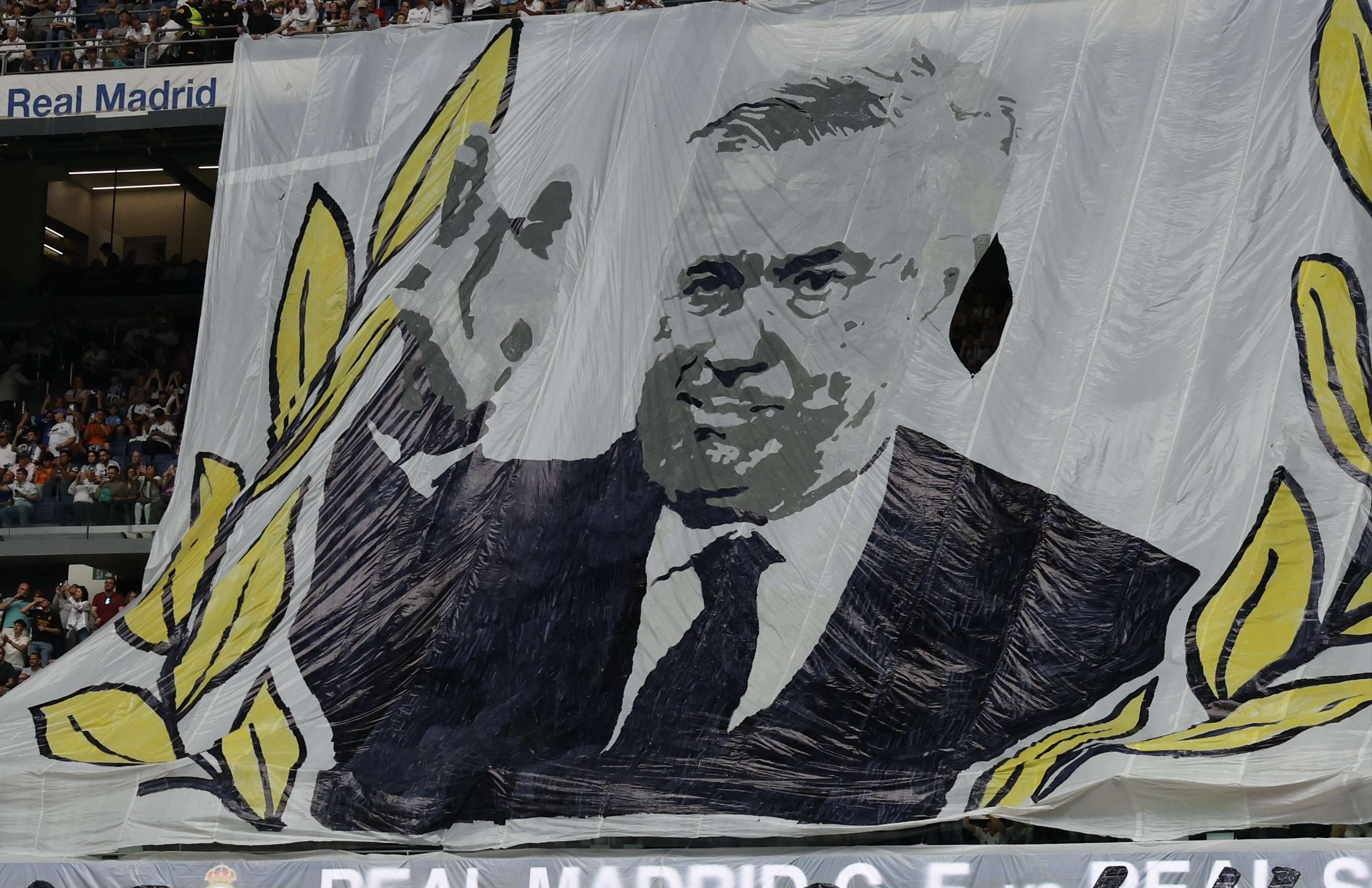 El Santiago Bernabéu despide a Ancelotti con un emotivo homenaje