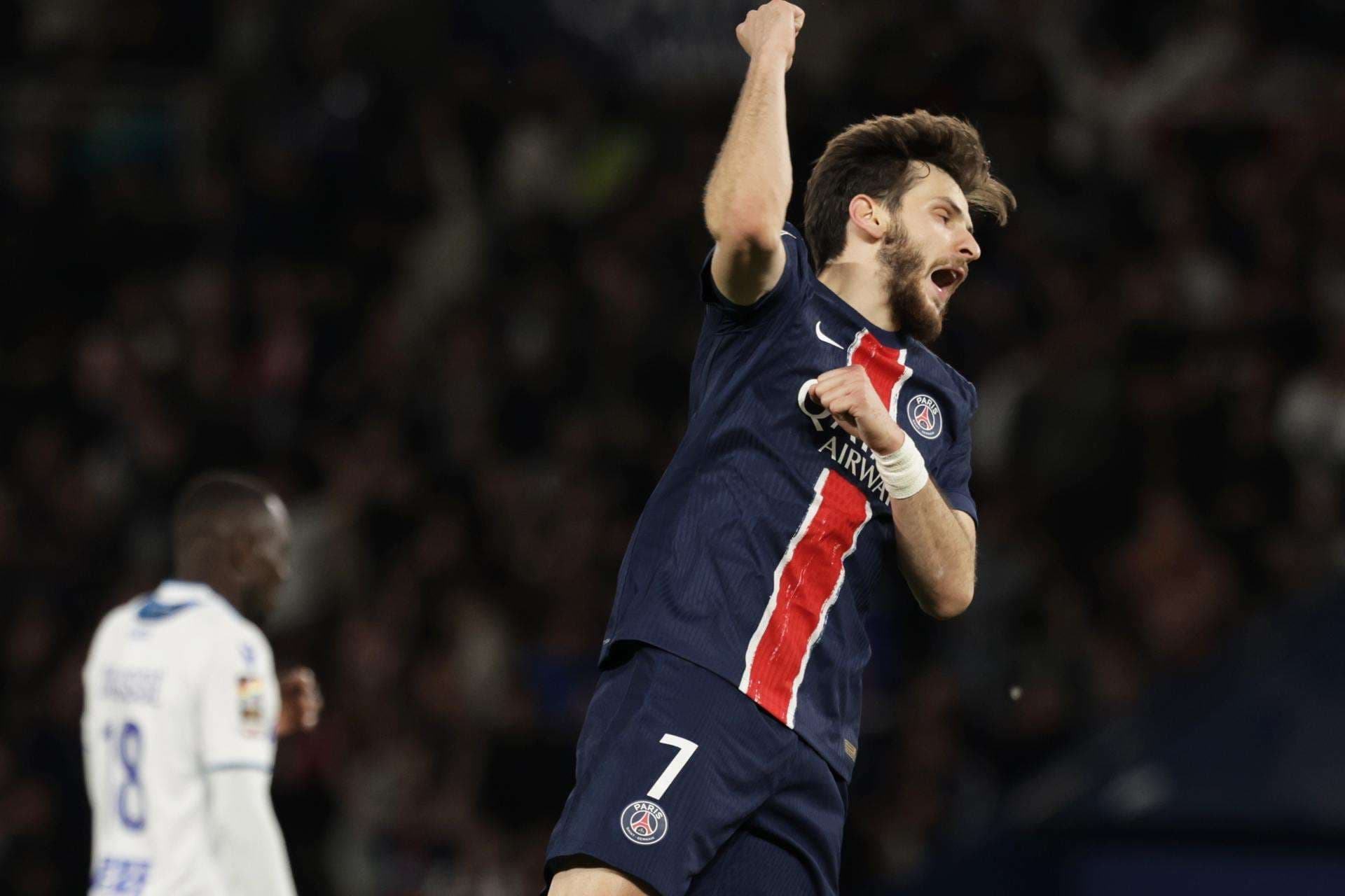 Kvaratskhelia calienta motores en un ‘entrenamiento’ del PSG