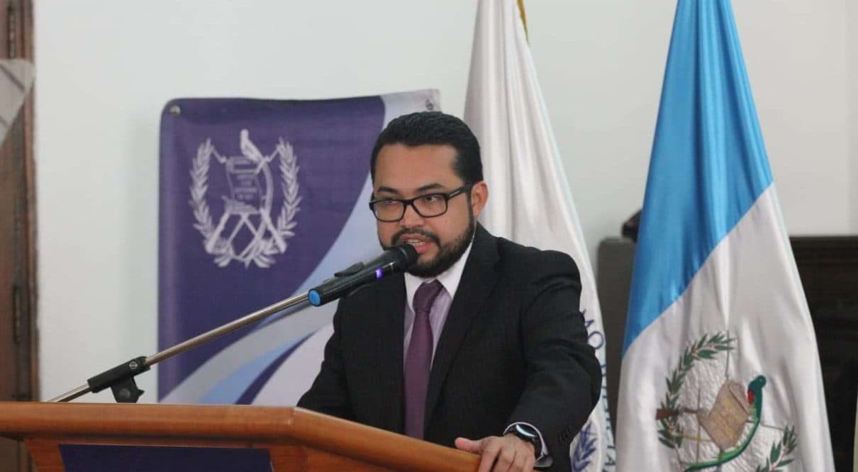 Gobierno juramenta a Elvyn Díaz como nuevo Comisionado de Derechos Humanos