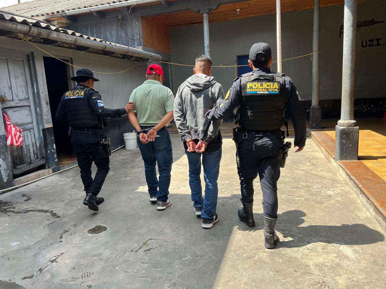 Capturan a dos guardias por permitir ingreso de ilícitos en cárcel de Quiché