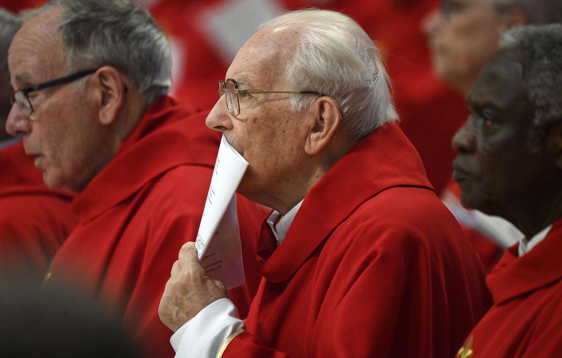 Figuras clave del cónclave: del camarlengo a la voz del 'Habemus papam'