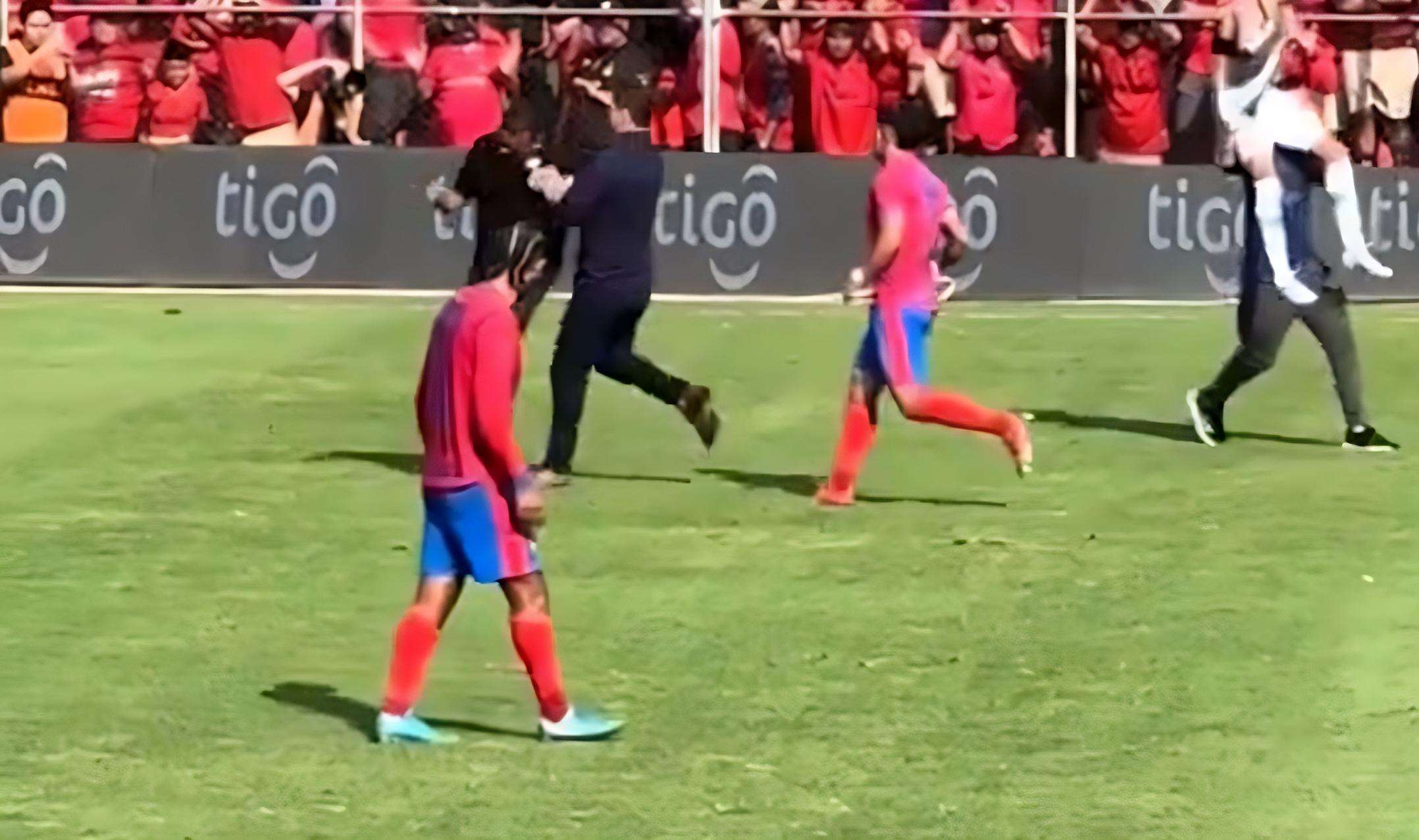 EN VIDEO | El altercado entre Sebastián Bini y un integrante de Antigua