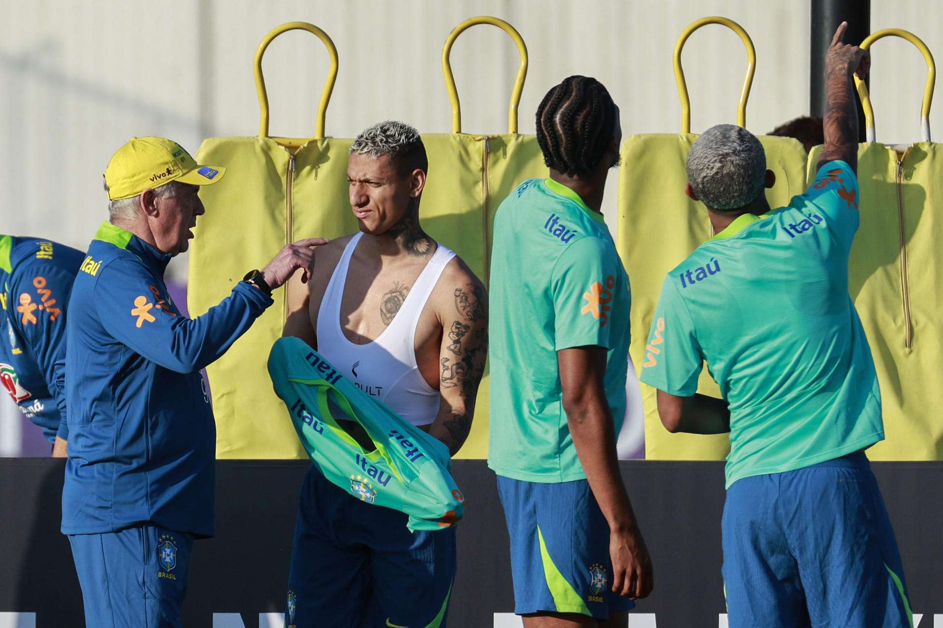 Ancelotti dirige su primer entrenamiento con Brasil con guiños a Casemiro y Richarlison