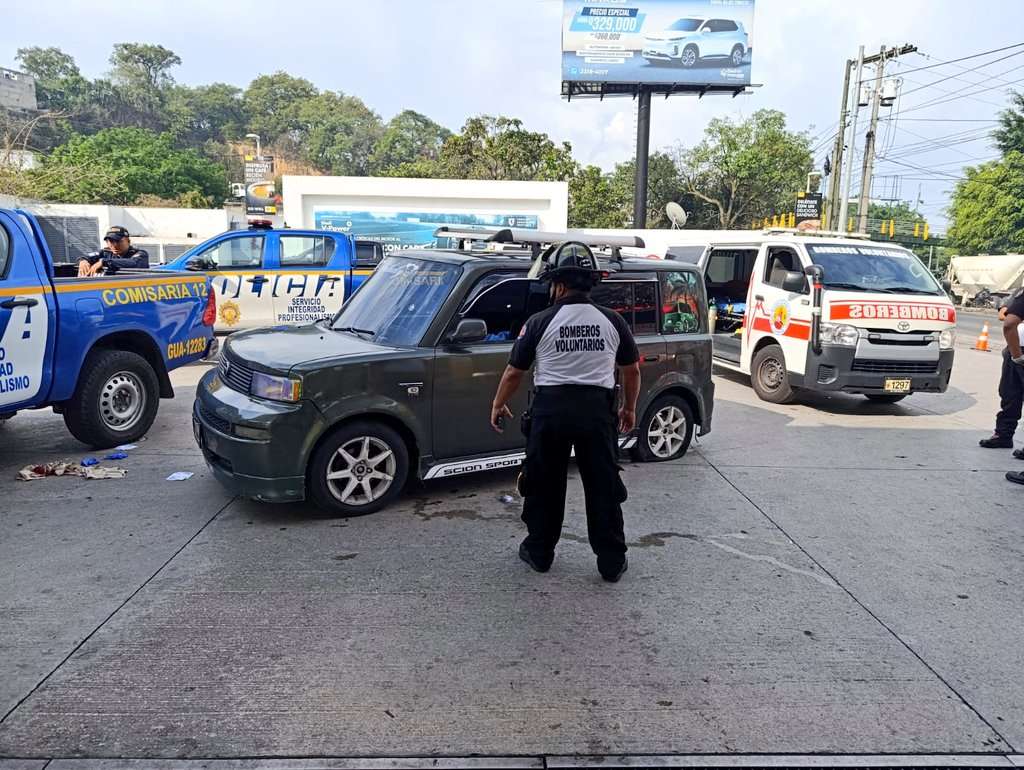 Hombre muere y otro resulta herido tras emboscada en taxi no autorizado