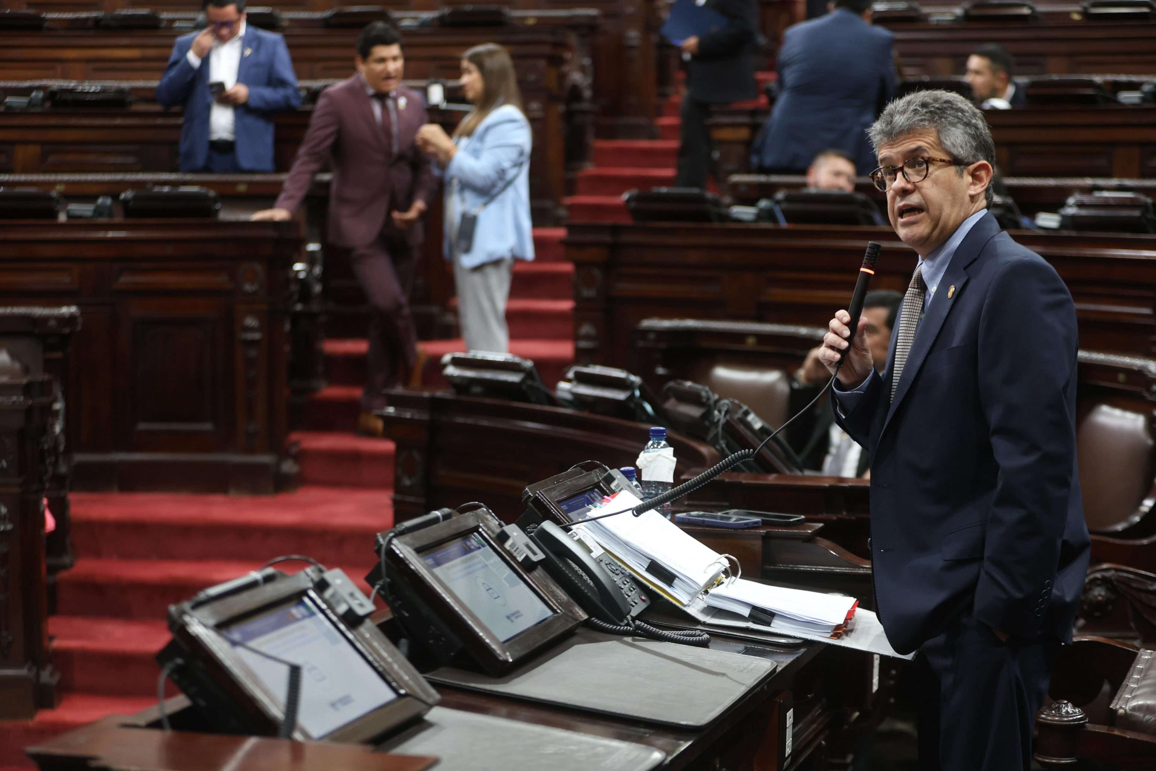 Congreso vuelve a suspender interpelación al ministro de Salud por falta de quórum