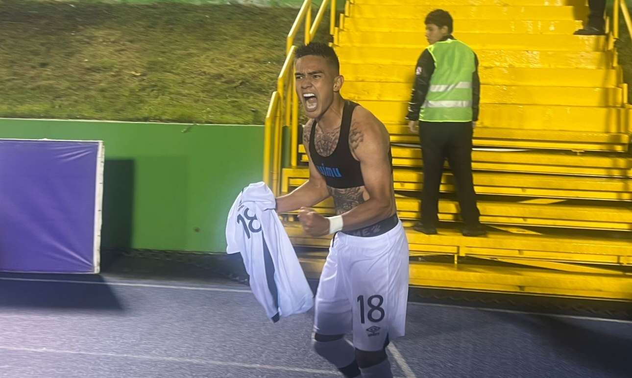 Óscar Santis, la gran figura del triunfo sobre República Dominicana