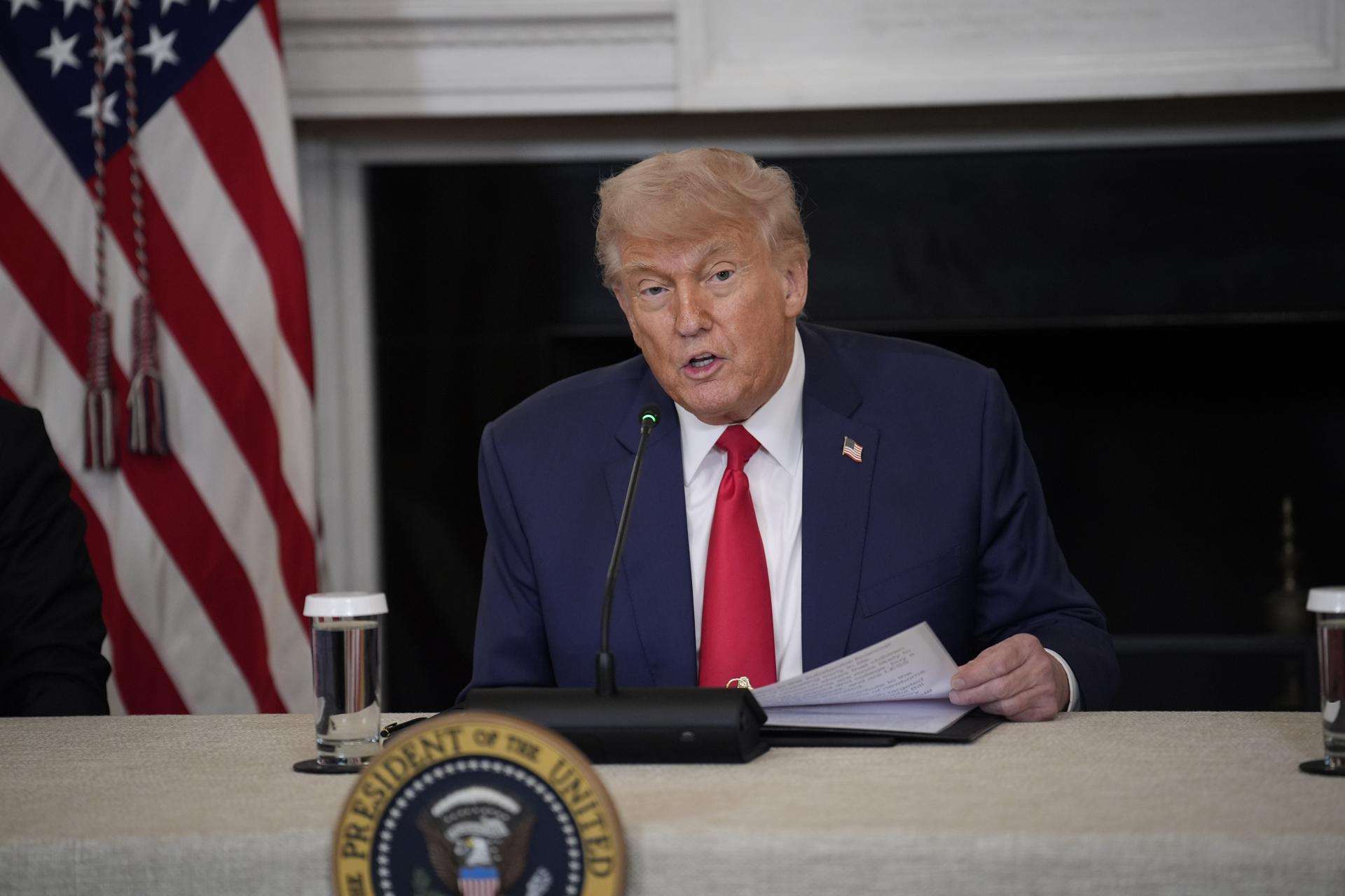 Trump considera que Los Ángeles está "bajo control" pero no descarta desplegar marines