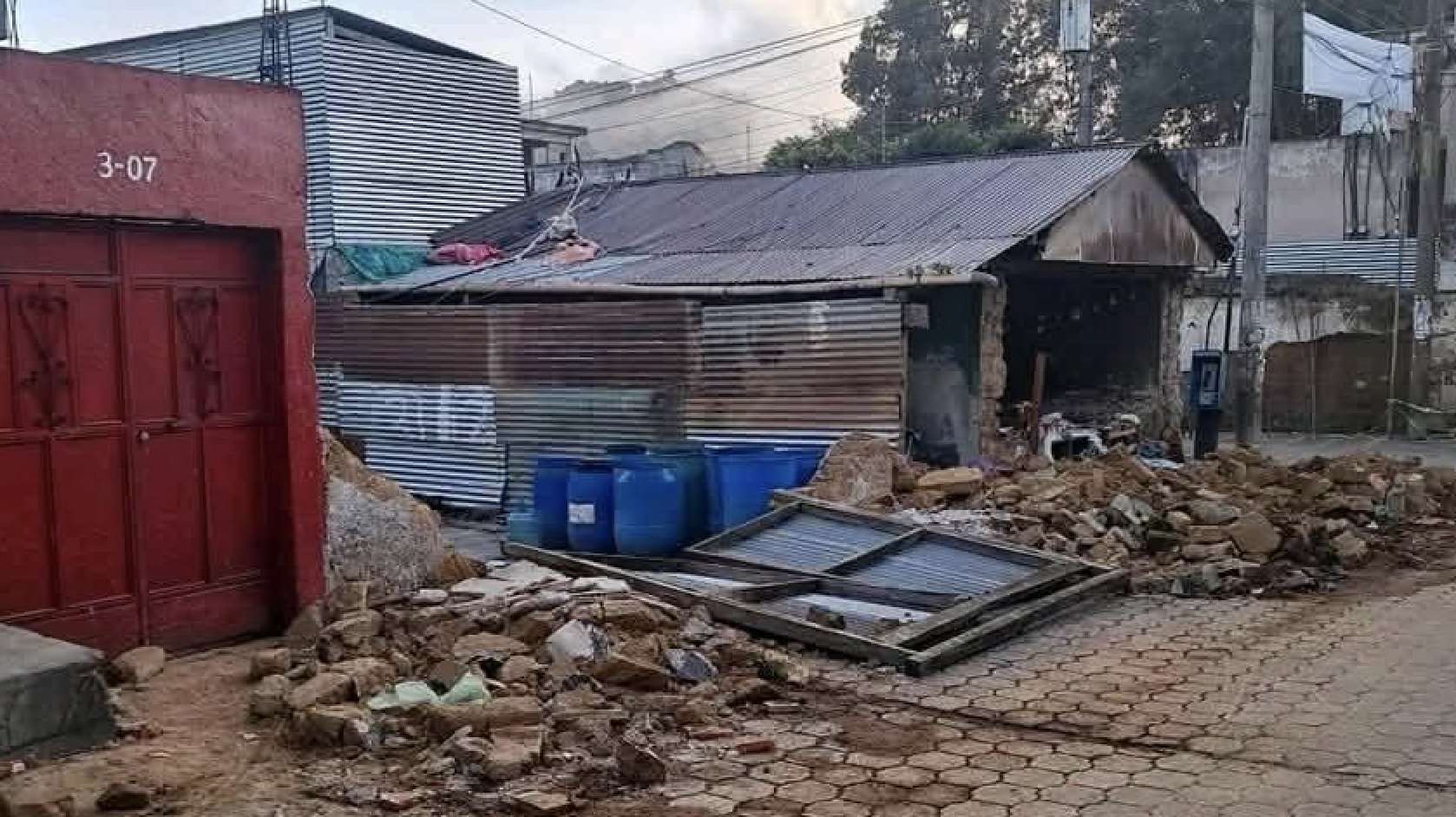 Tras los fuertes temblores, Arévalo visita Sacatepéquez ¿Qué exigen los afectados?