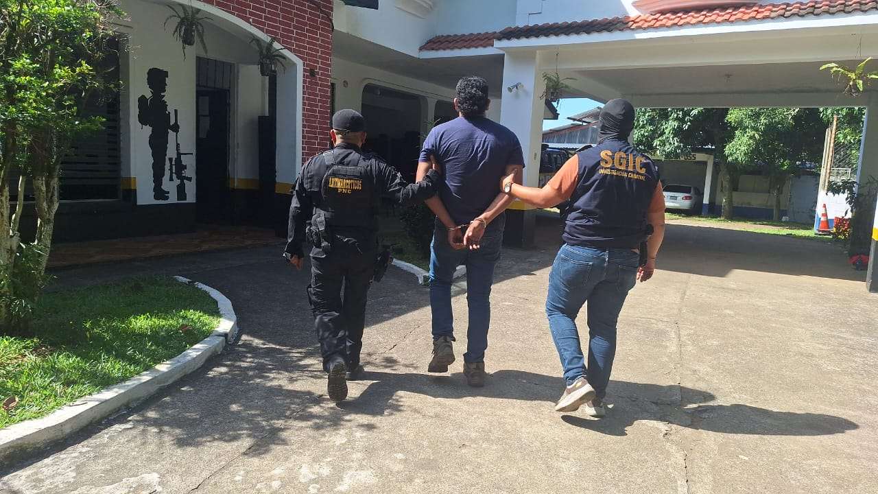 Presuntos coyotes capturados en pleno traslado de migrantes