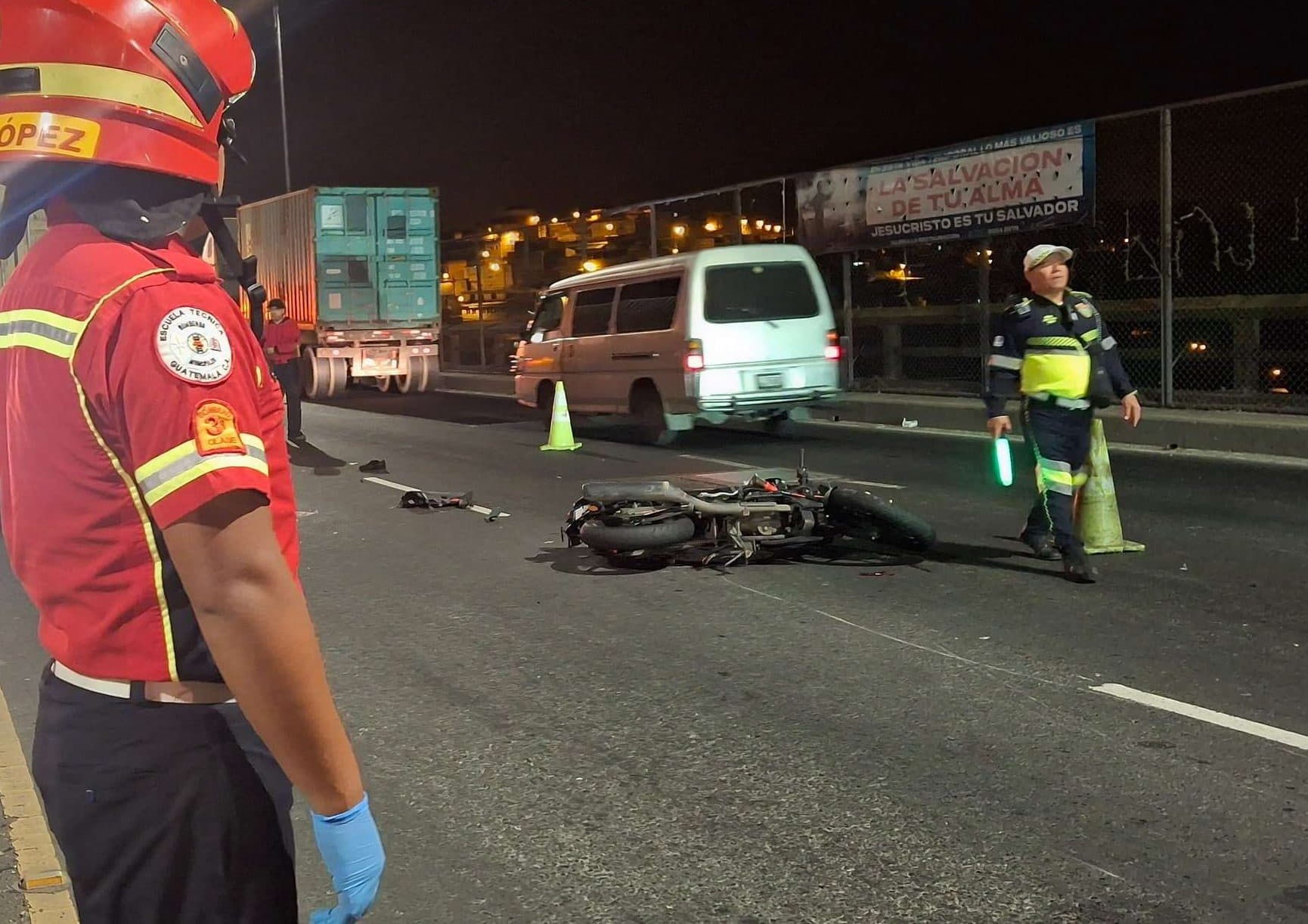 Triple colisión en puente El Incienso causa fuerte carga vehicular