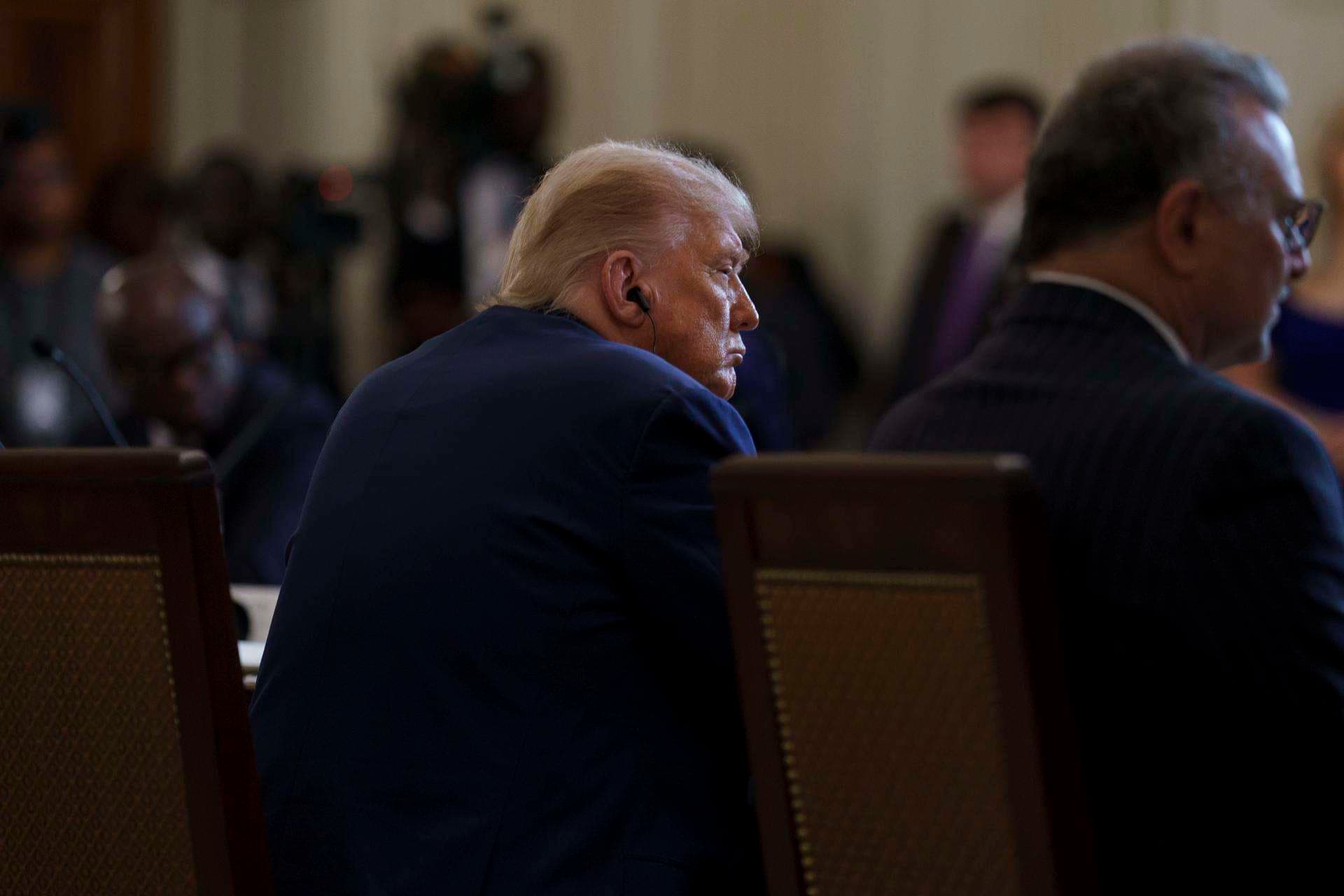 Un juez federal bloquea la orden de Trump de eliminar la nacionalidad por nacimiento