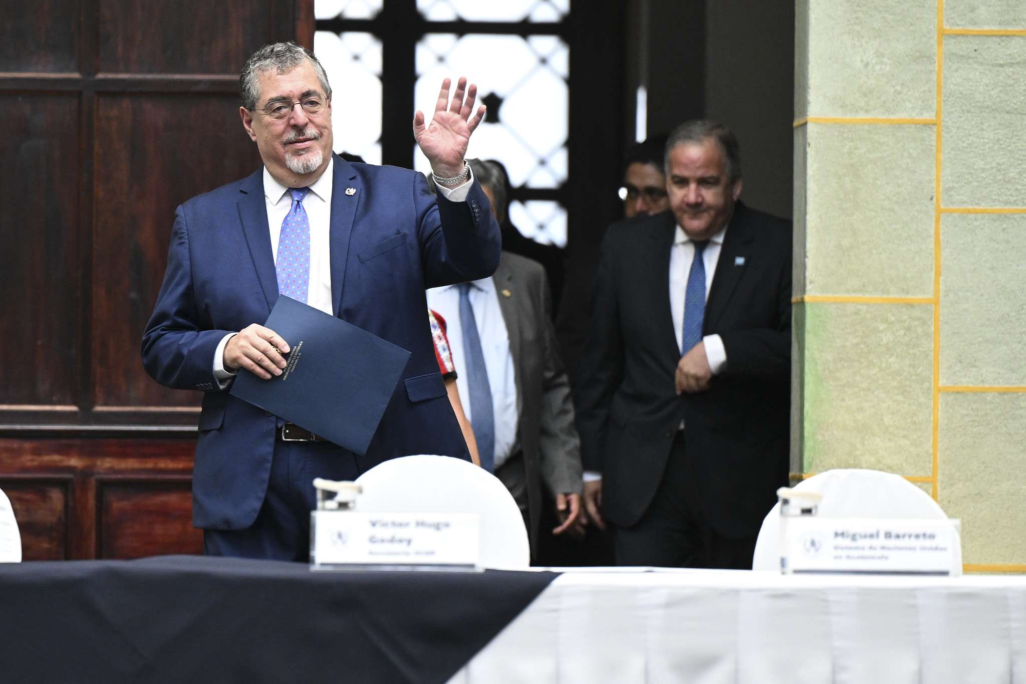 ¿Qué dijo Bernardo Arévalo por el mal estado de las carreteras en Guatemala?