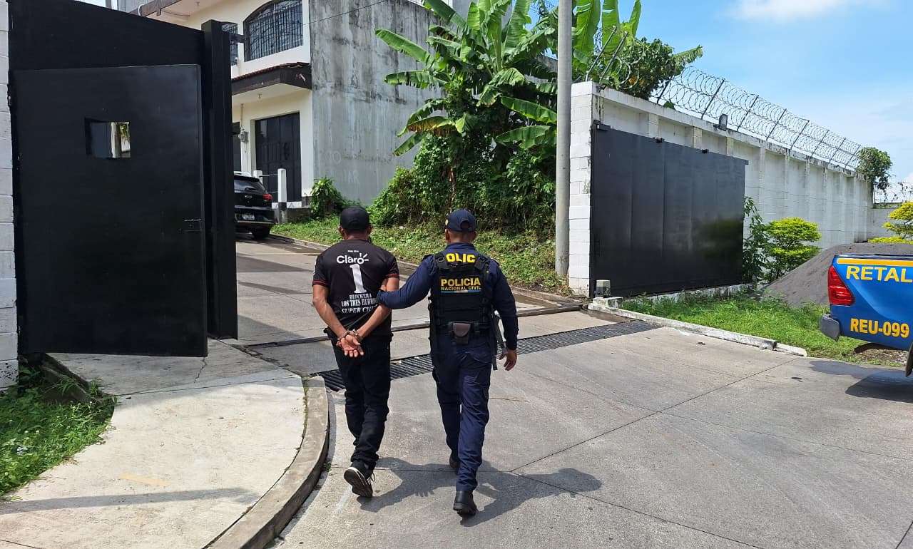 Capturan en Retalhuleu a dos hombres con órdenes de aprehensión