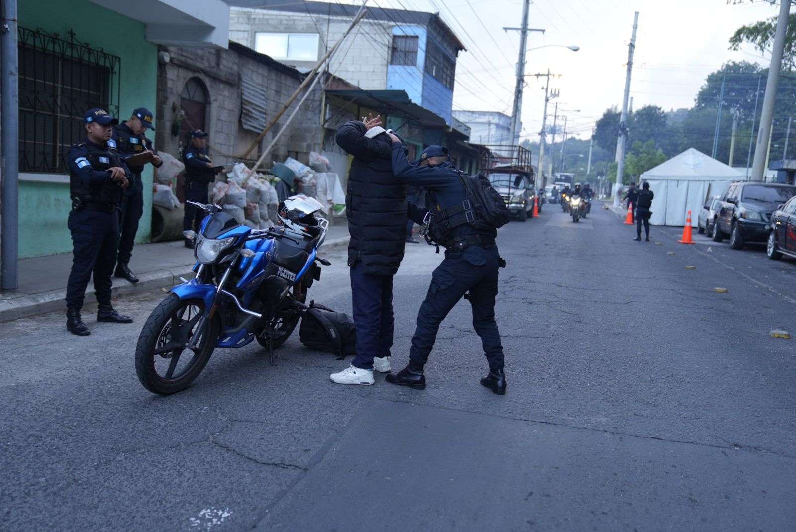 ¿Tu moto o taxi está en regla? PNC despliega operativo en zona 18