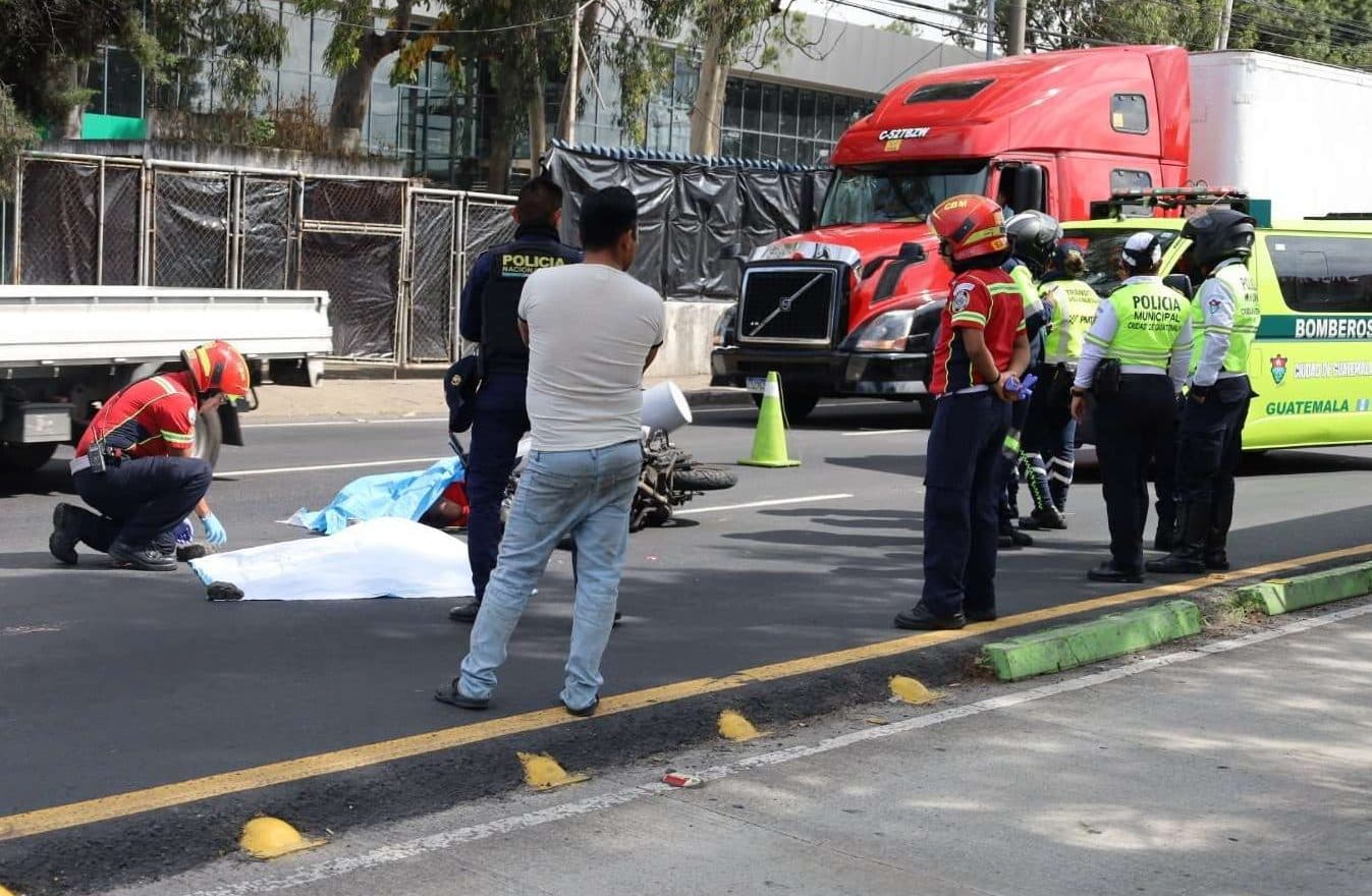 ¿Qué pasó en la calzada Aguilar Batres? Motorista muere y el tráfico colapsa