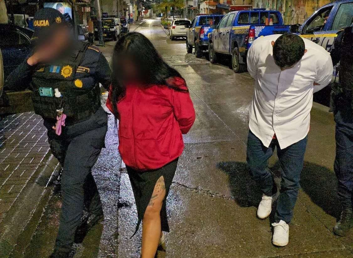 ¡Q283 mil escondidos bajo un asiento! PNC recaptura a pareja en Fraijanes