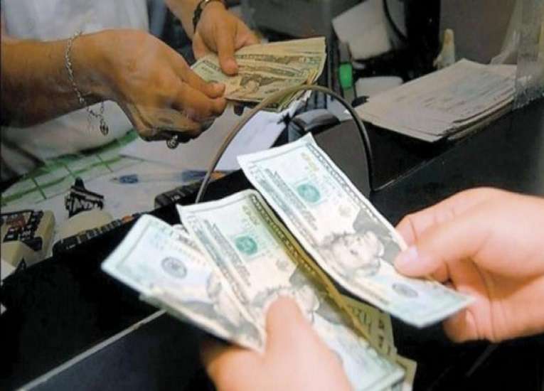 Iniciativa para crear banco exclusivo para migrantes toma forma en el Congreso