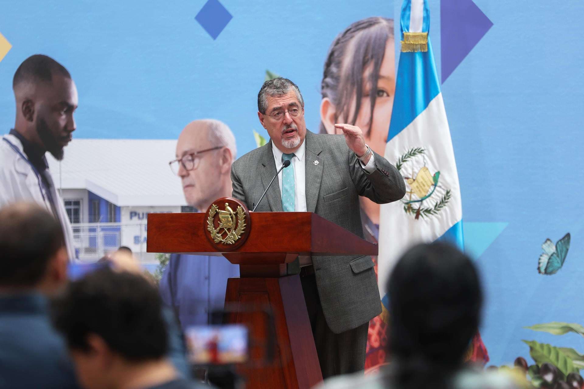 Guatemala recuerda tras muerte de Uribe que todos sufren cuando "balas se imponen a votos"