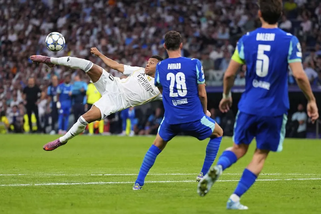 Champions League | Real Madrid gana con doble penal de Mbappé y roja directa a Carvajal