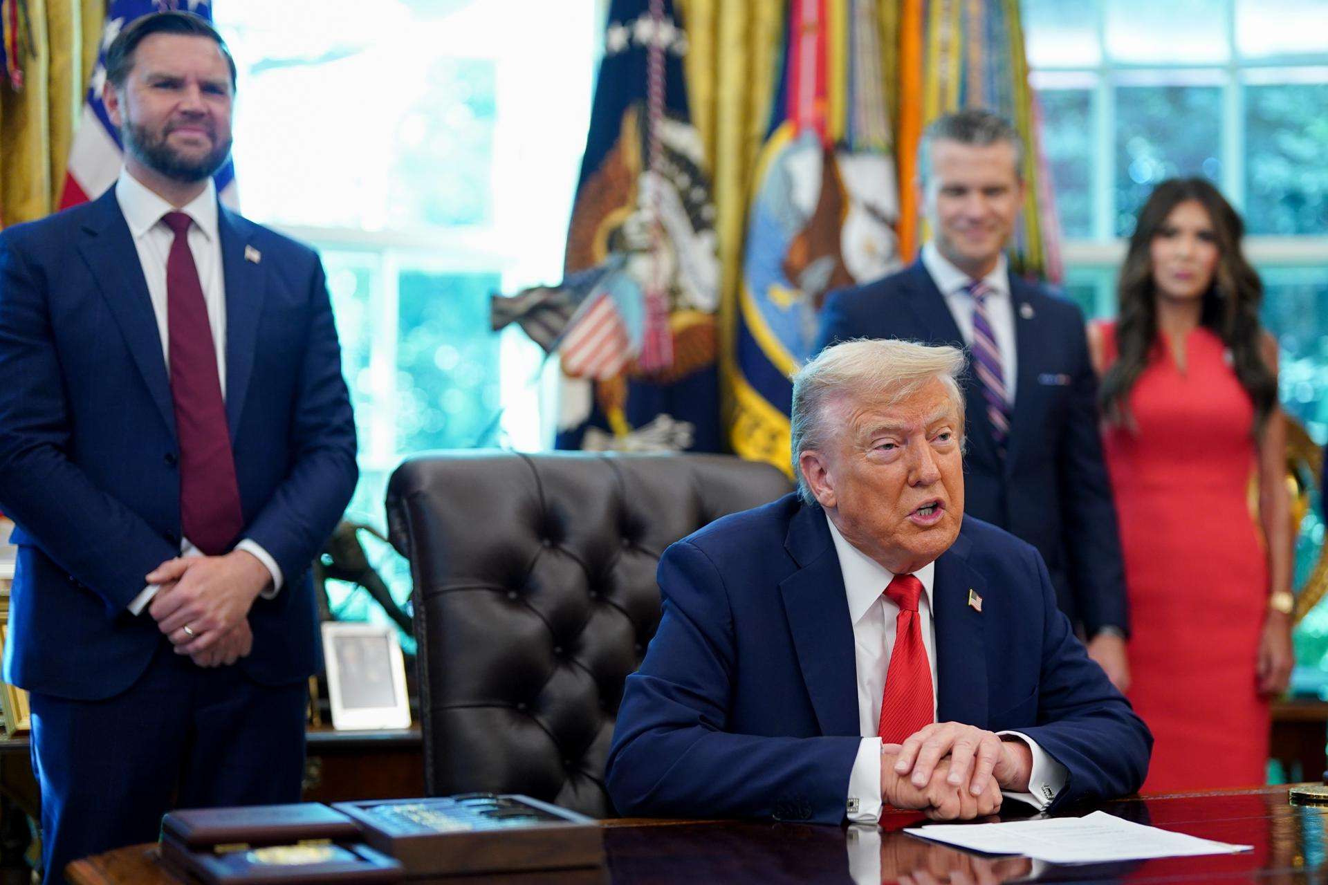 Trump pide a las farmacéuticas que publiquen las tasas de éxito de vacunas contra covid 19