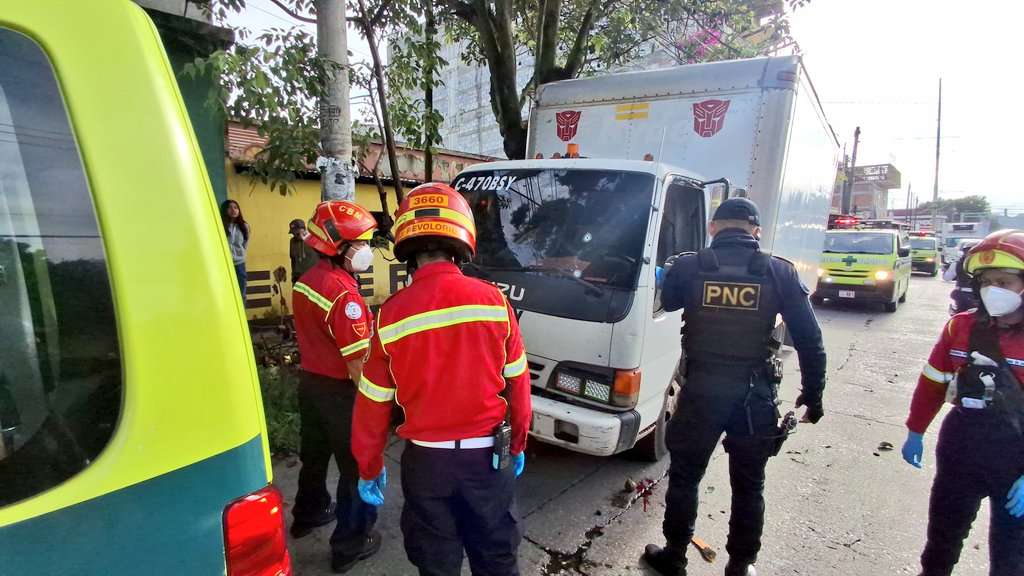 ¿Ataque directo? Dos hombres pierden la vida dentro de un camión