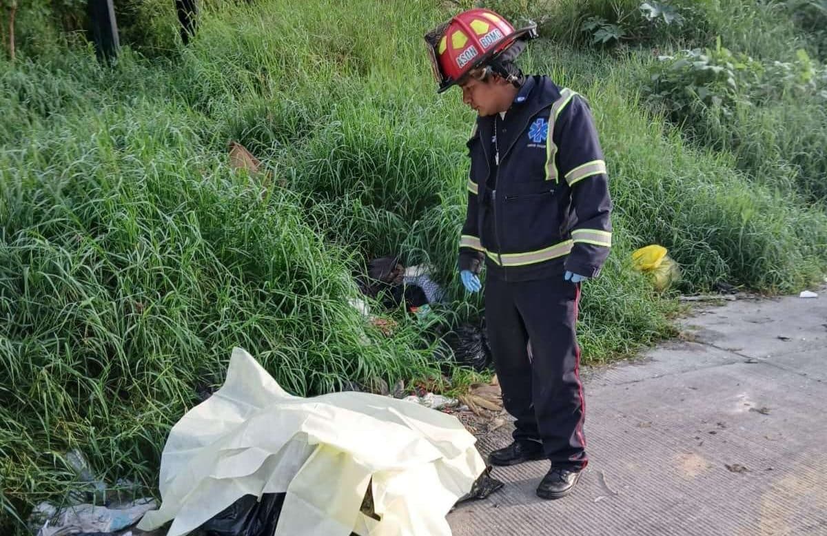 Hallan cadáver envuelto en bolsas en ruta a Ciudad Quetzal
