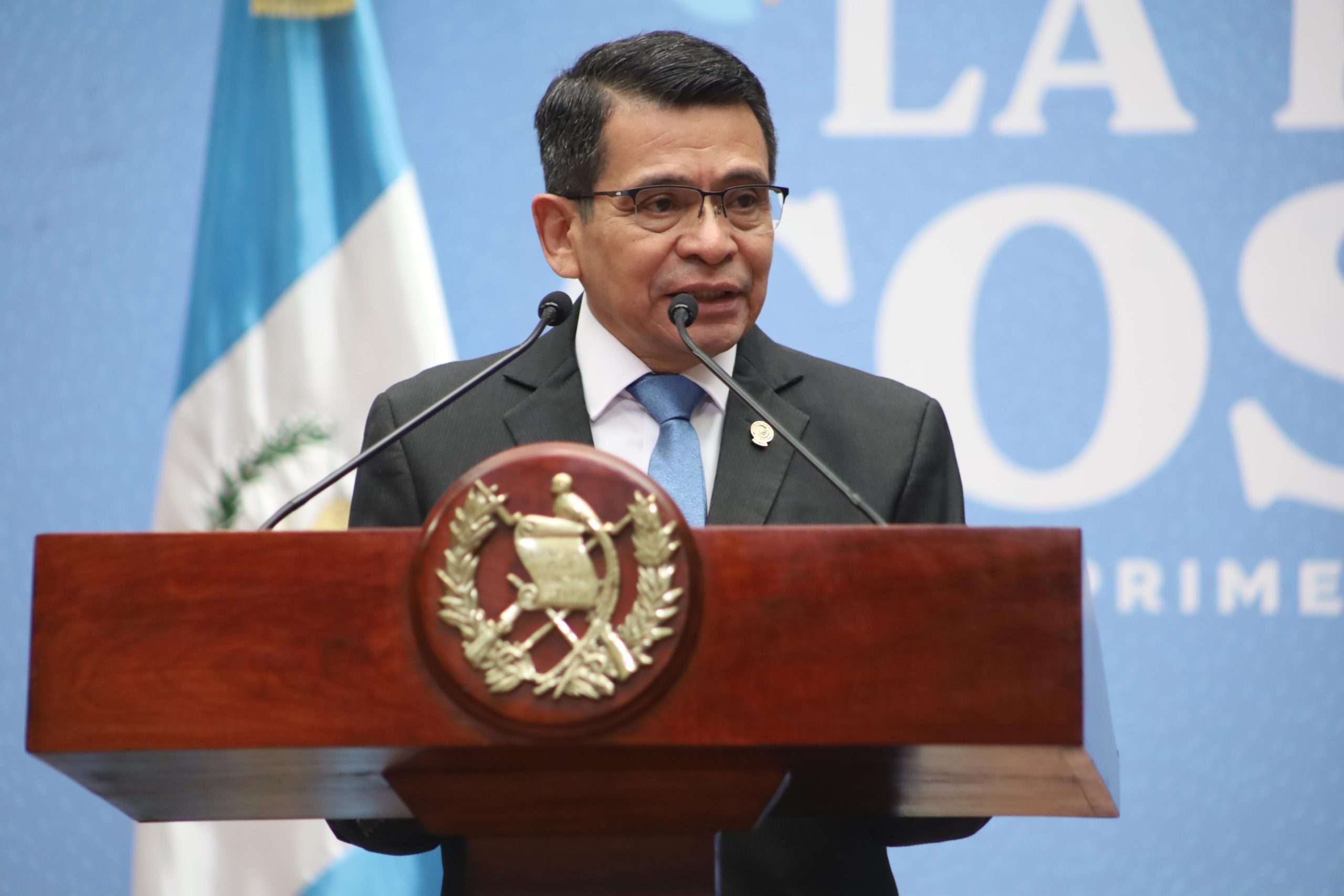 "La red vial está en ruinas": diputado pide la destitución del ministro de Comunicaciones