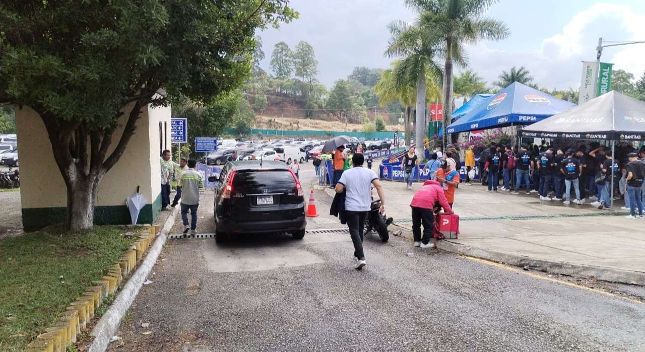 A Q700 la general: afición sigue padeciendo la reventa de entradas para el Guatemala vs El Salvador