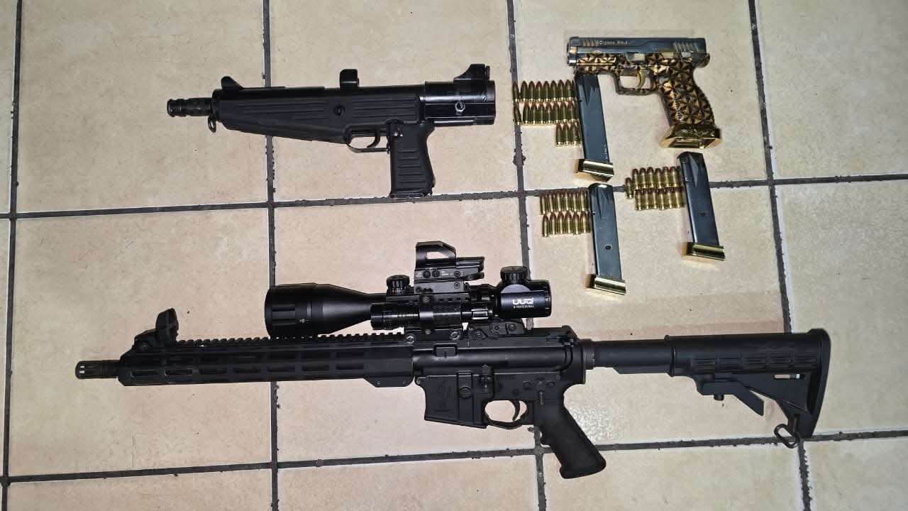 EN IMÁGENES | Sorprenden a hombre ebrio con arsenal y vehículo blindado en Escuintla