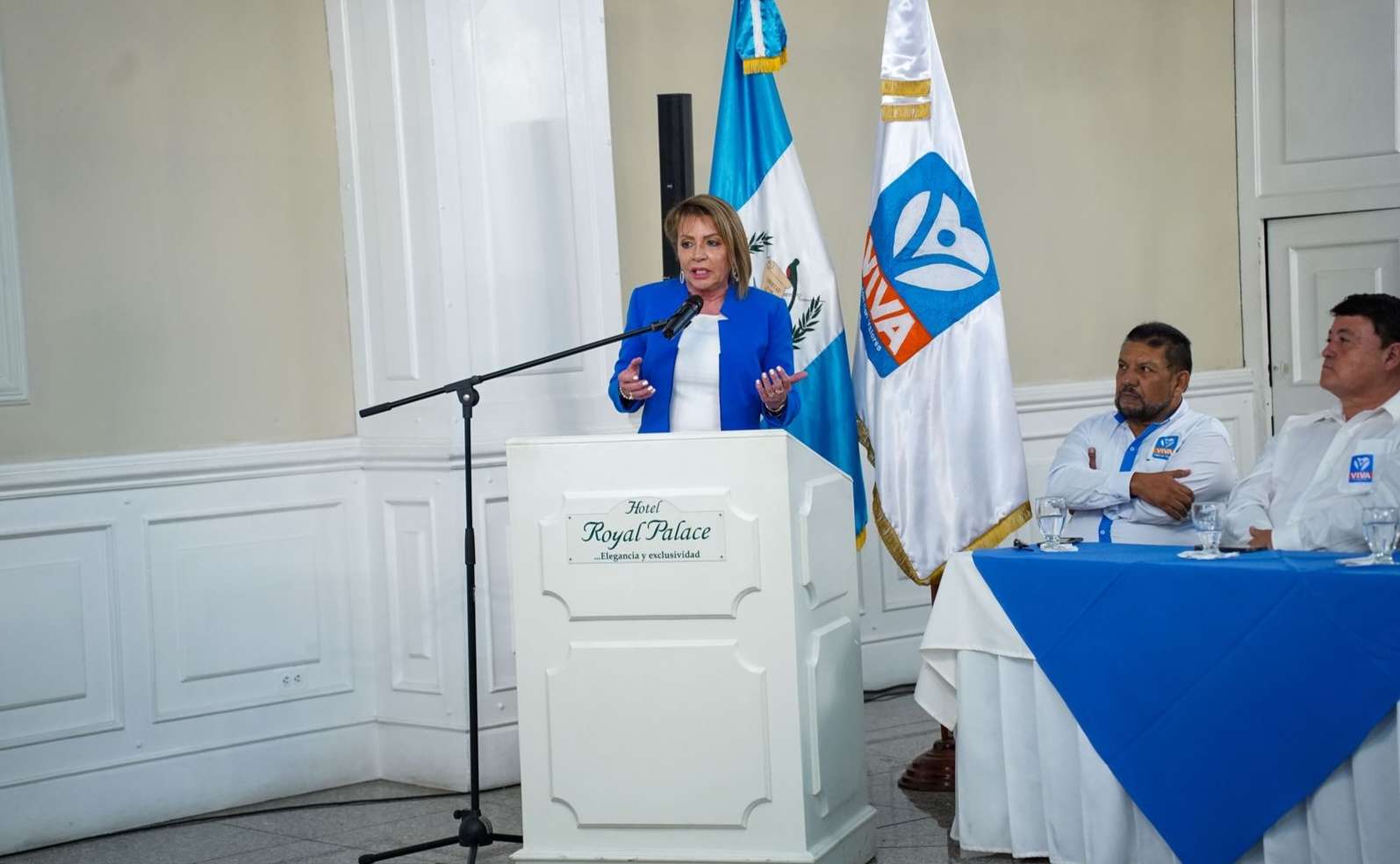 Exministra Jazmín de la Vega asume cargo en el Partido Viva