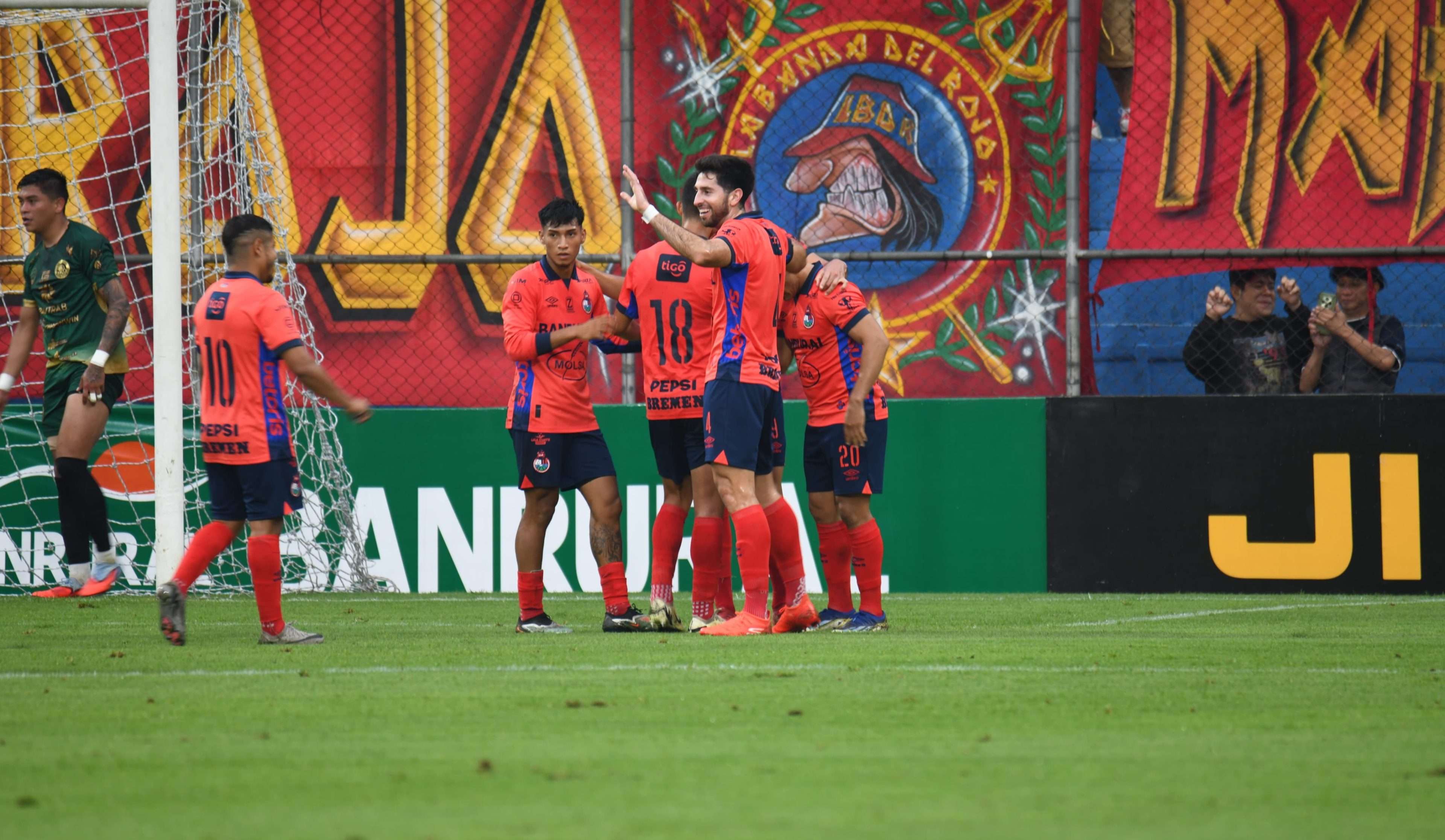 Municipal es líder de nuevo tras golear a un débil Marquense