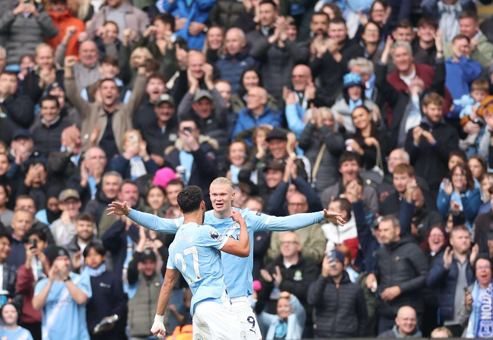 El delantero noruego Erling Haaland, del Manchester City, celebra 1-0 durante el partido de la Premier League que han jugado Manchester City FC y Everton FC en Manchester, Reino Unido. EFE/EPA/ADAM VAUGHAN