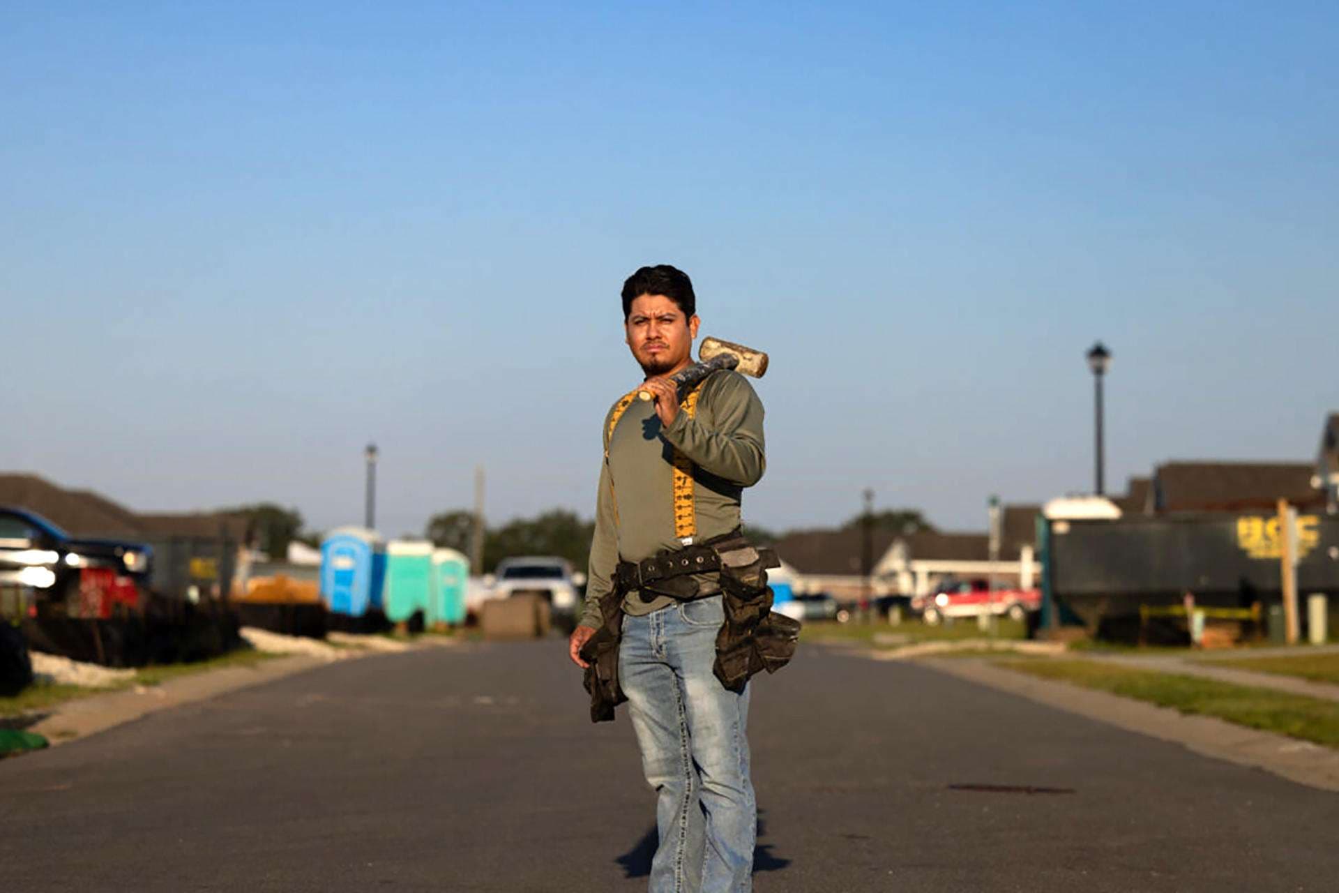 Trump acumula múltiples demandas millonarias por detener a ciudadanos en las redadas