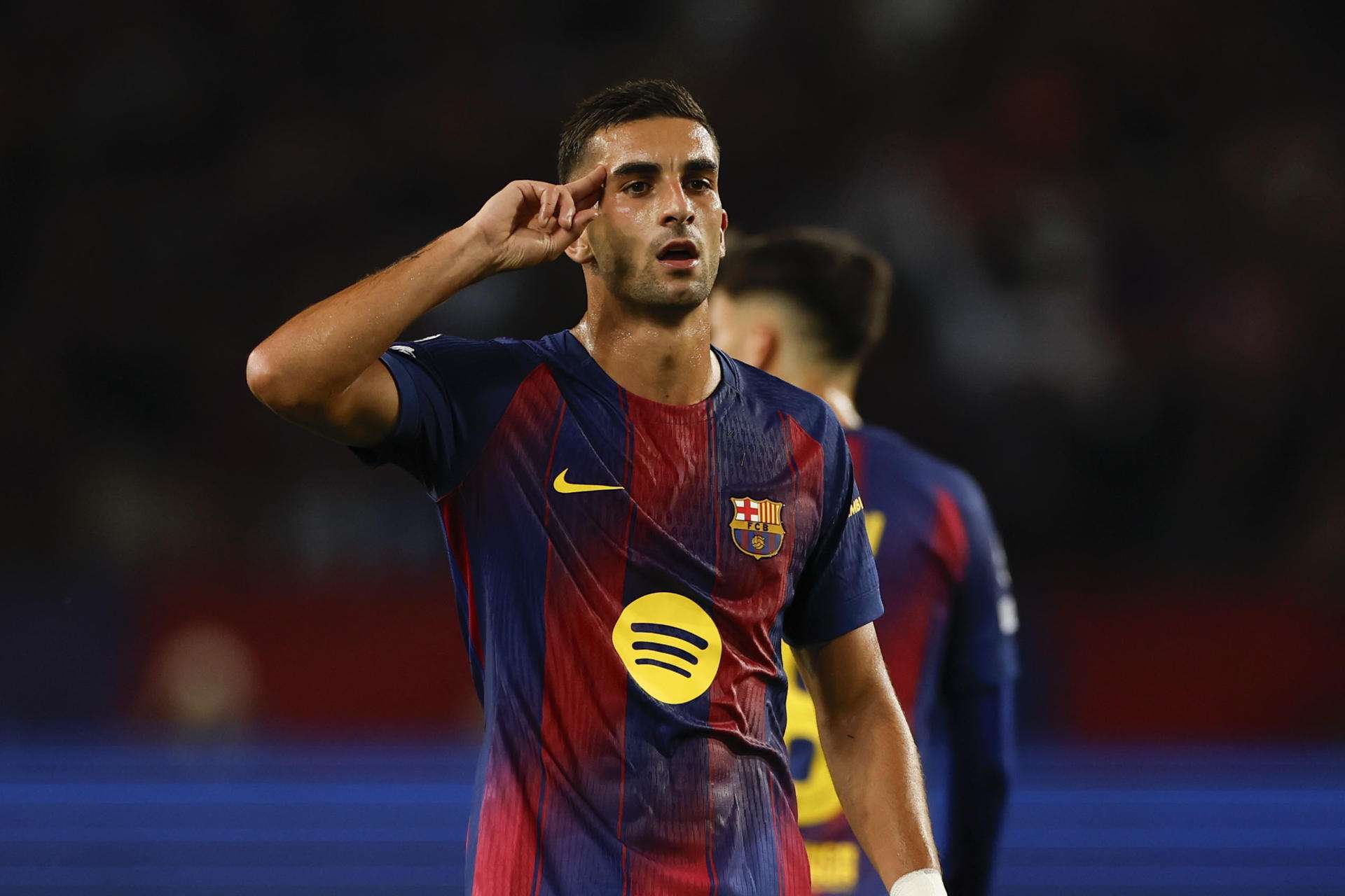 Molestias musculares dejan fuera a Ferran Torres del derbi catalán