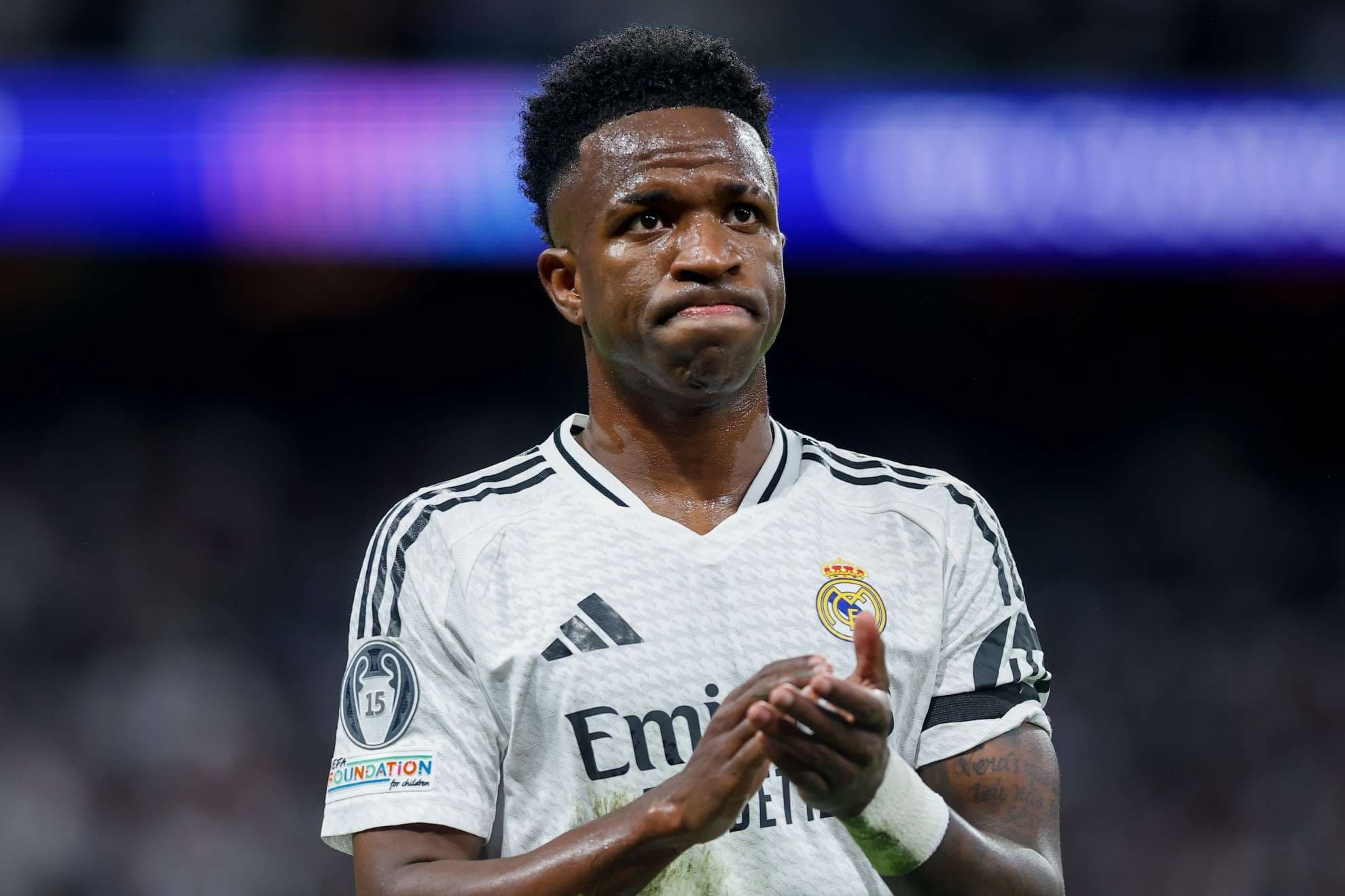 Vinícius pide perdón por su reacción en el cambio del clásico