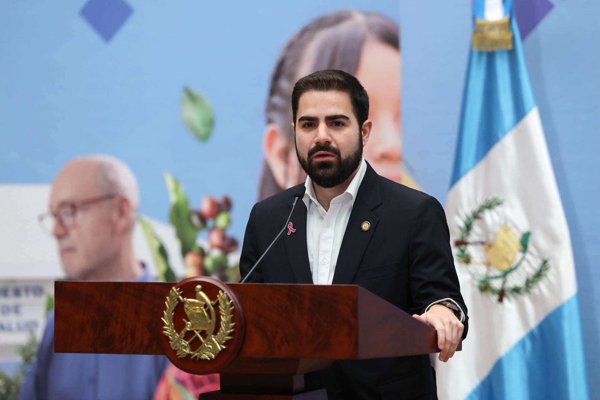 El Gobierno de Guatemala intenta defenderse ante la amenaza de un juez y de la Fiscalía