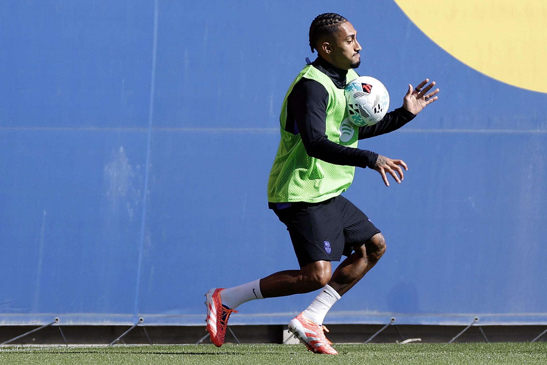 Ferran y Raphinha se entrenan con el grupo a cuatro días del Clásico