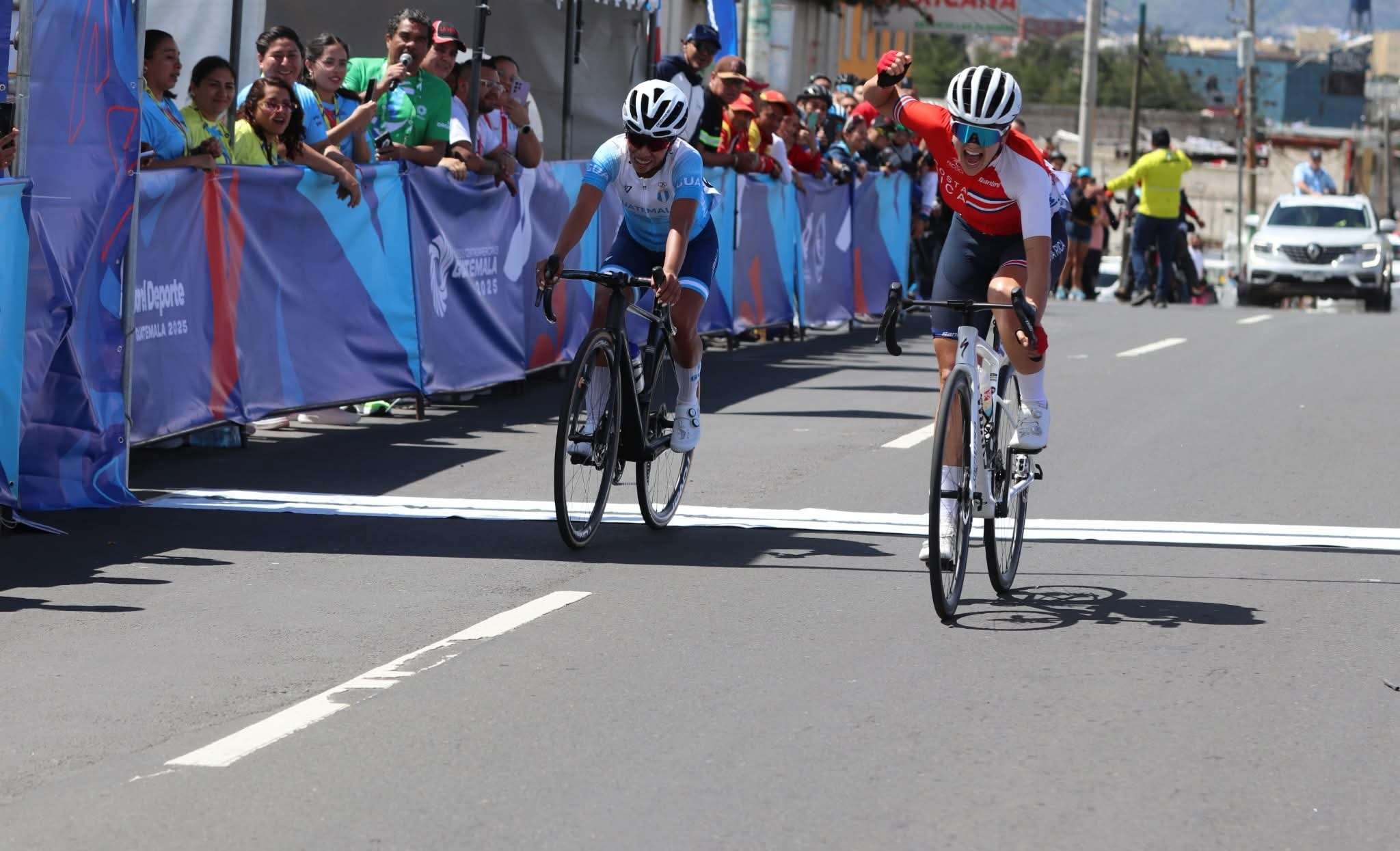 Gaby Soto (izquierda).